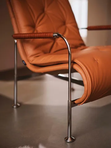 Poltrona Serpentine - Couro Elmo Soft Castanho-claro-cromado-tärnsjö Cognac - Swedese