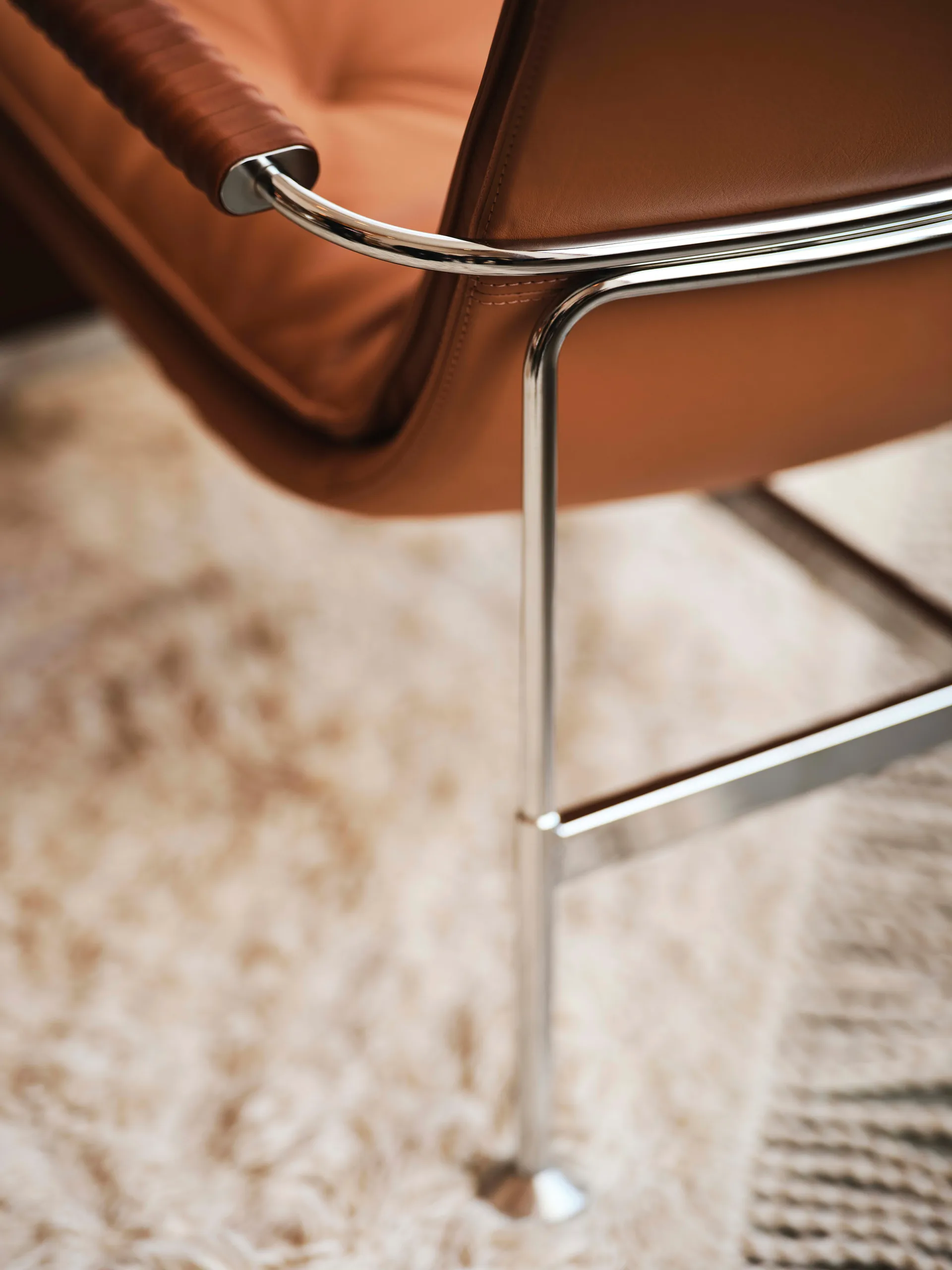 Poltrona Serpentine, Couro Elmo Soft Castanho-escuro–tärnsjö Tobacco Swedese