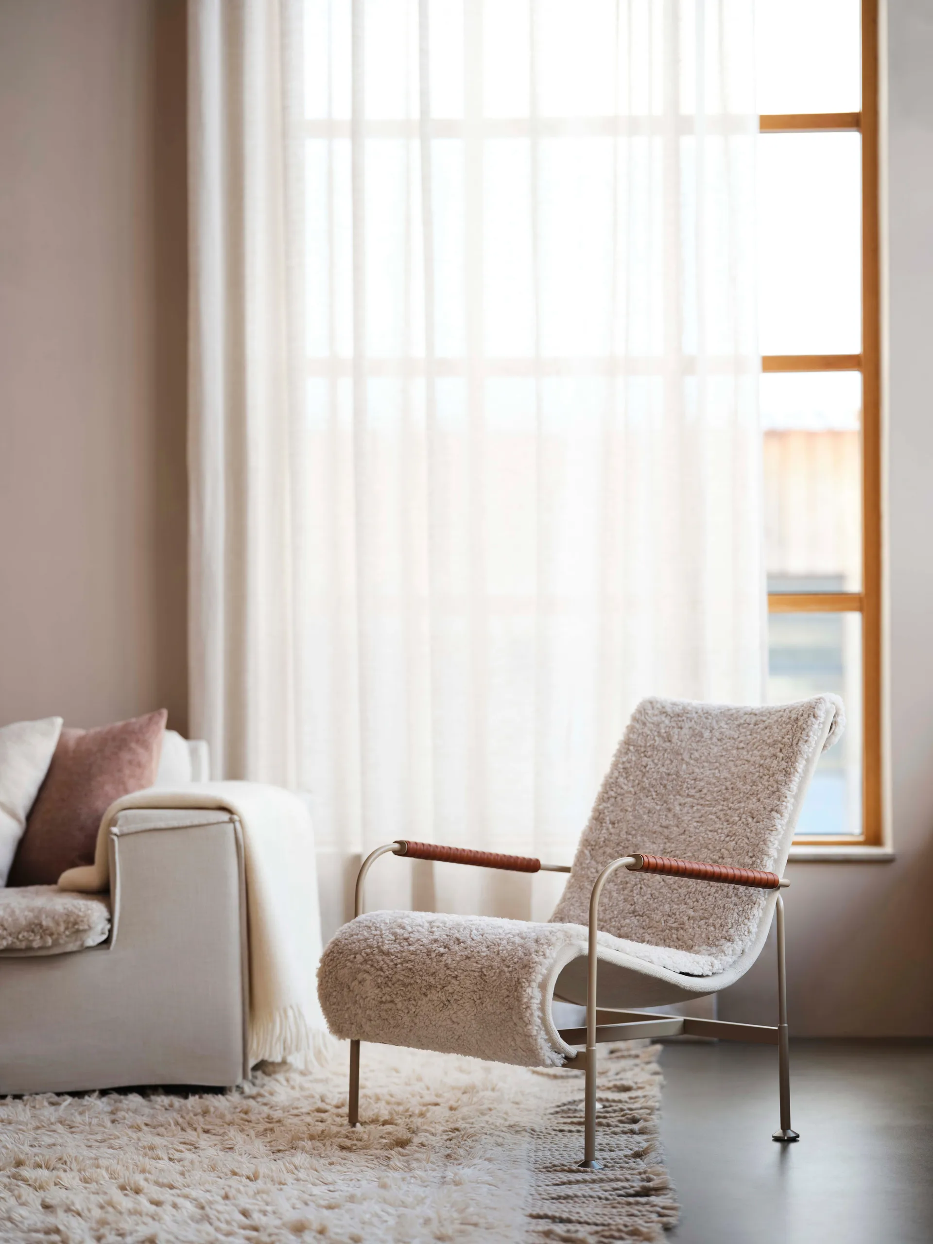 Poltrona Serpentine, Tecido Romo Linara Rye-nutmeg Swedese