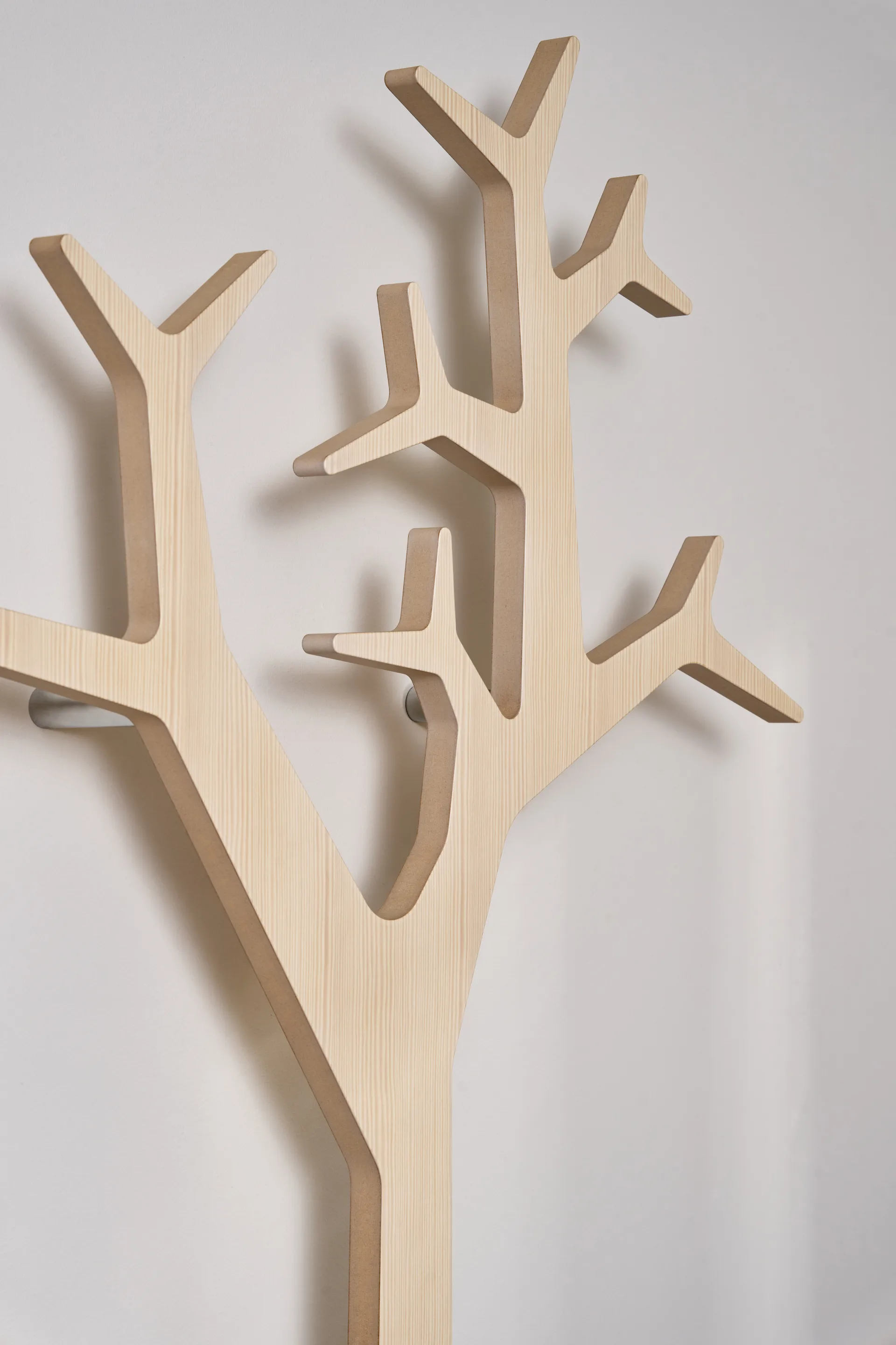 Tree wall cabideiro de parede Special Edition 194 cm, Pinheiro pigmentado a branco Swedese