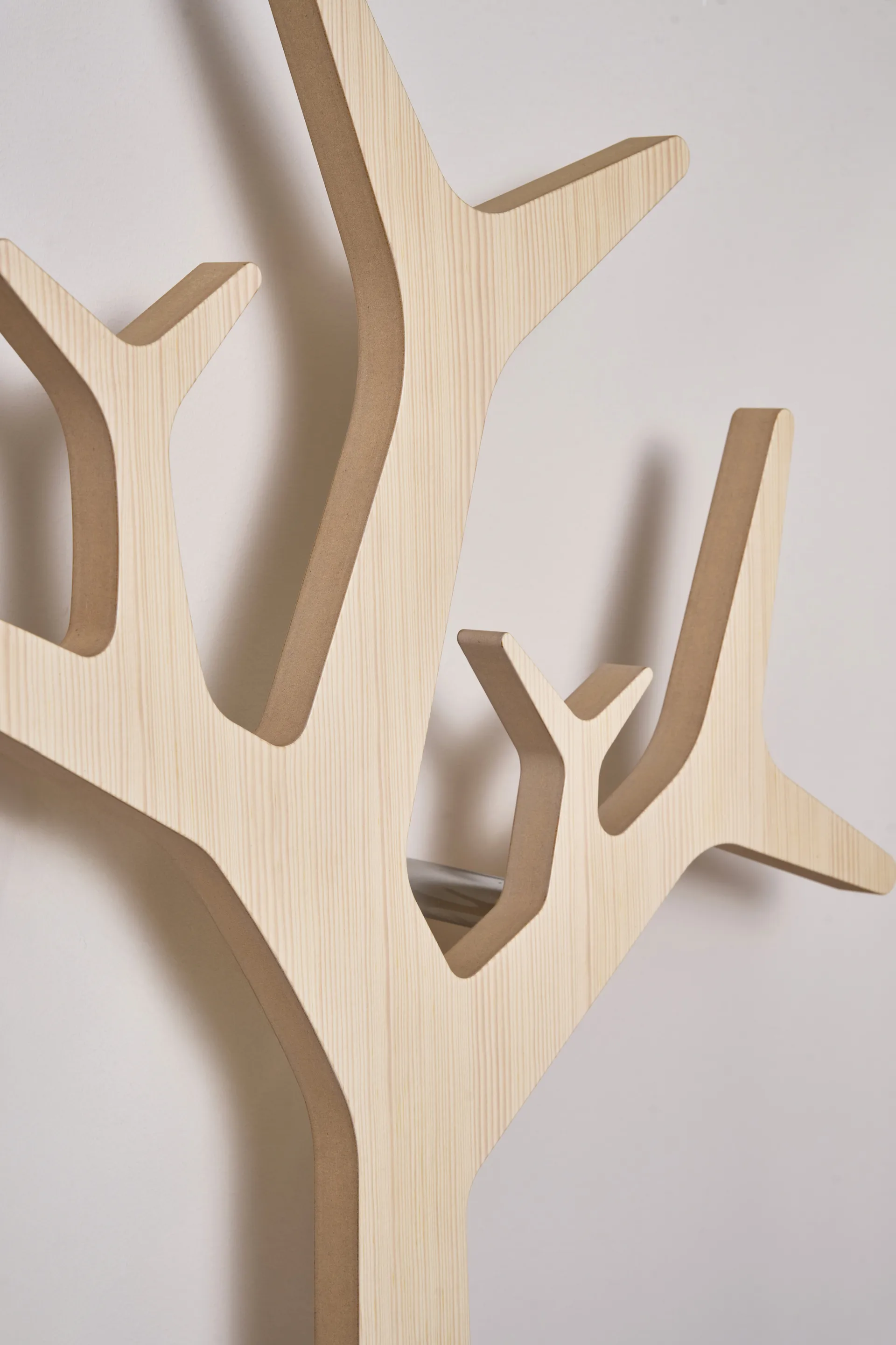 Tree wall cabideiro de parede Special Edition 194 cm, Pinheiro pigmentado a branco Swedese