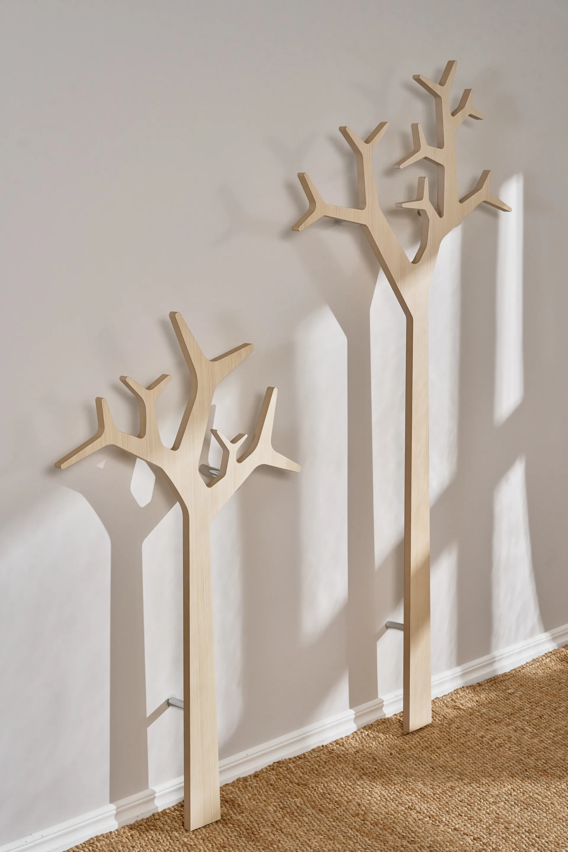Tree wall cabideiro de parede Special Edition 194 cm, Pinheiro pigmentado a branco Swedese