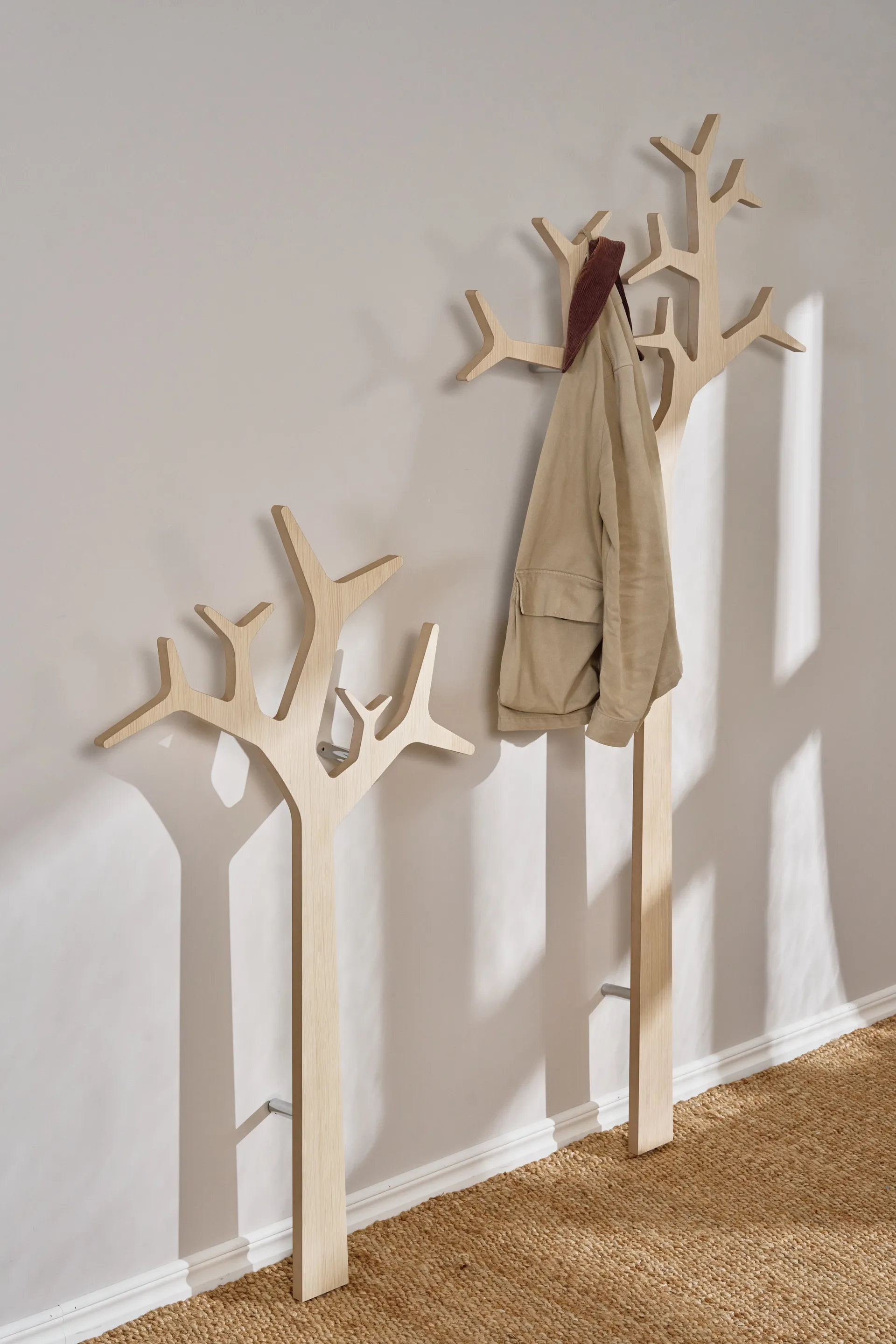 Tree wall cabideiro de parede Special Edition 194 cm, Pinheiro pigmentado a branco Swedese