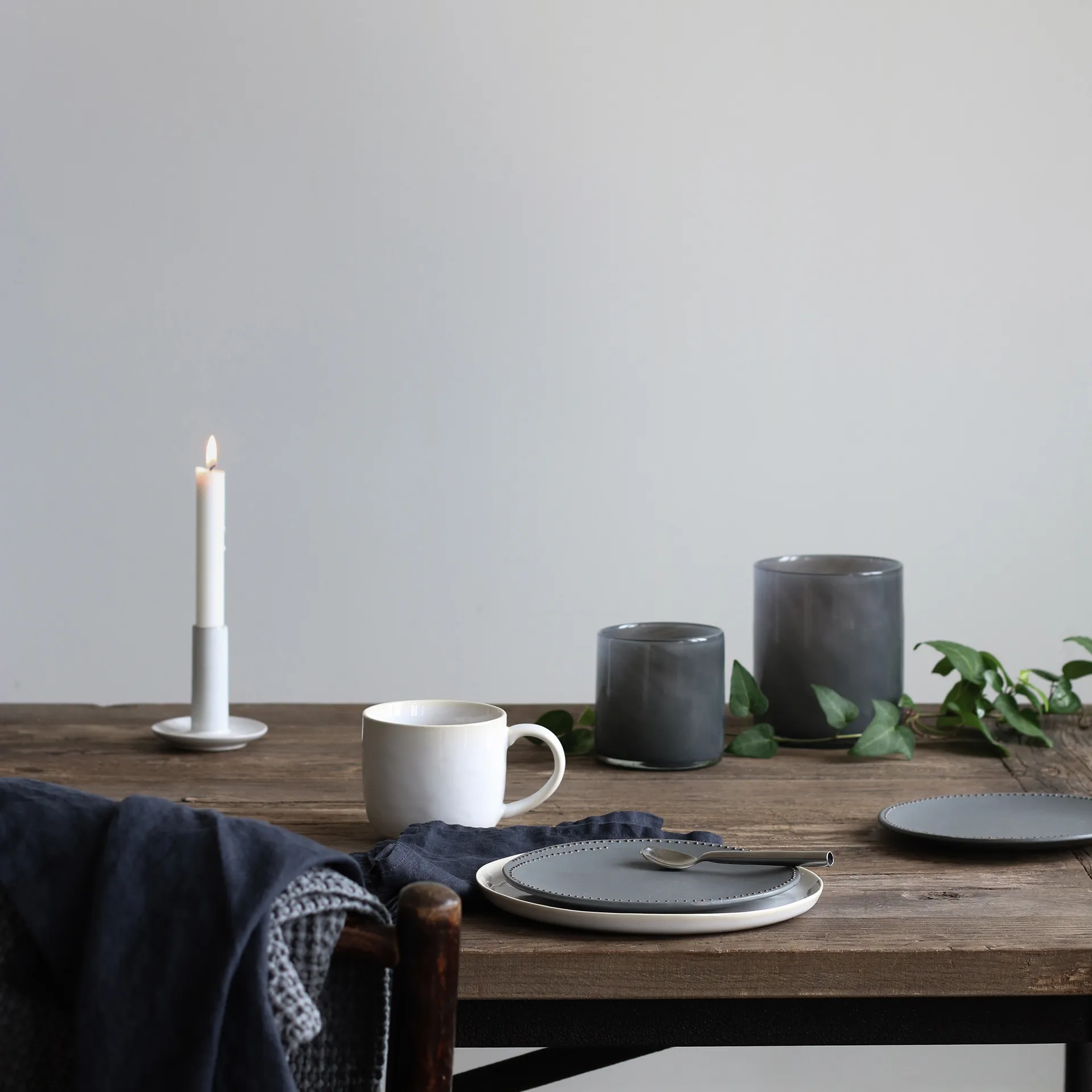 Lanterna Lyric M, Cinza escuro Tell Me More