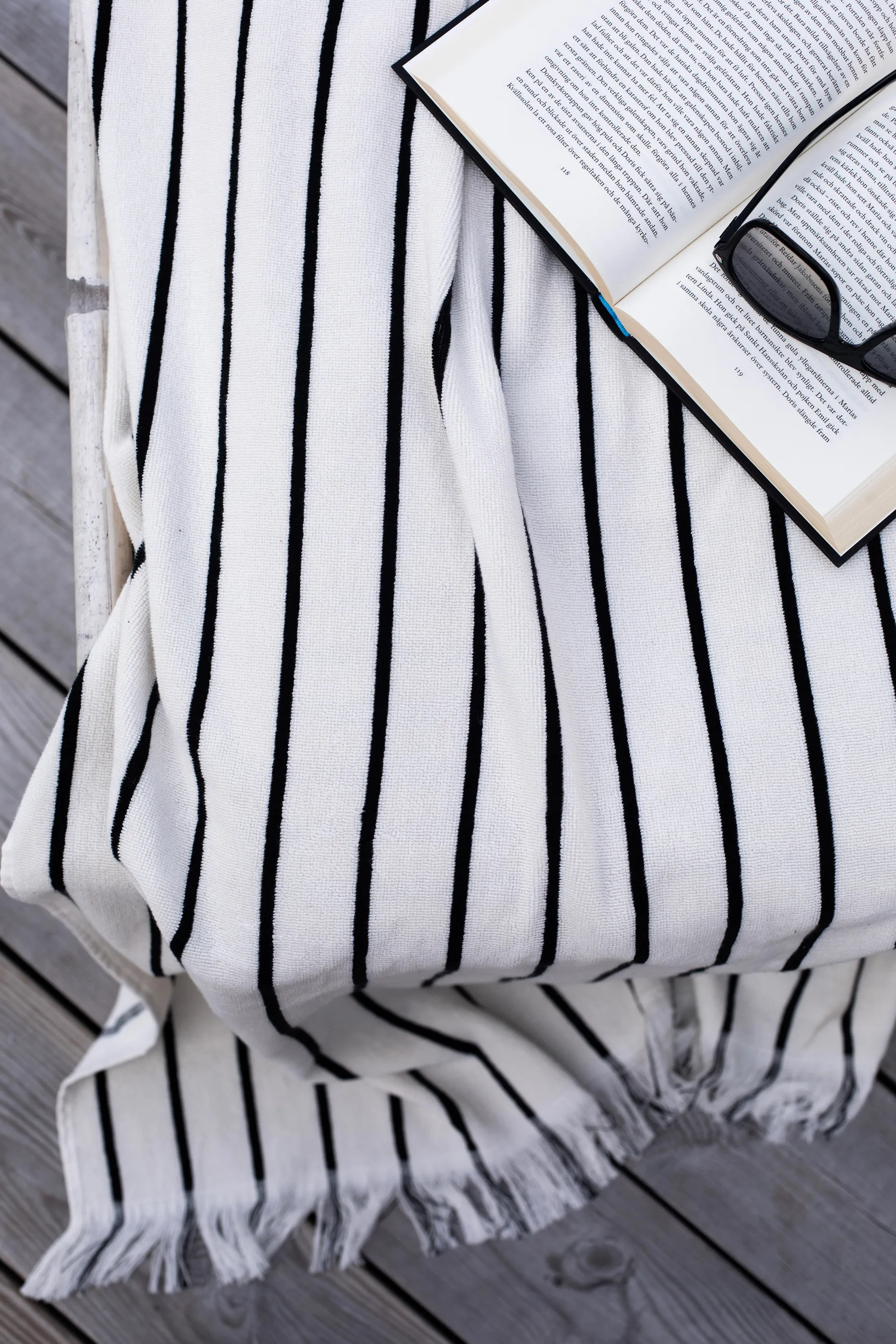 Toalha Juno 100x180 cm, Preto Tell Me More