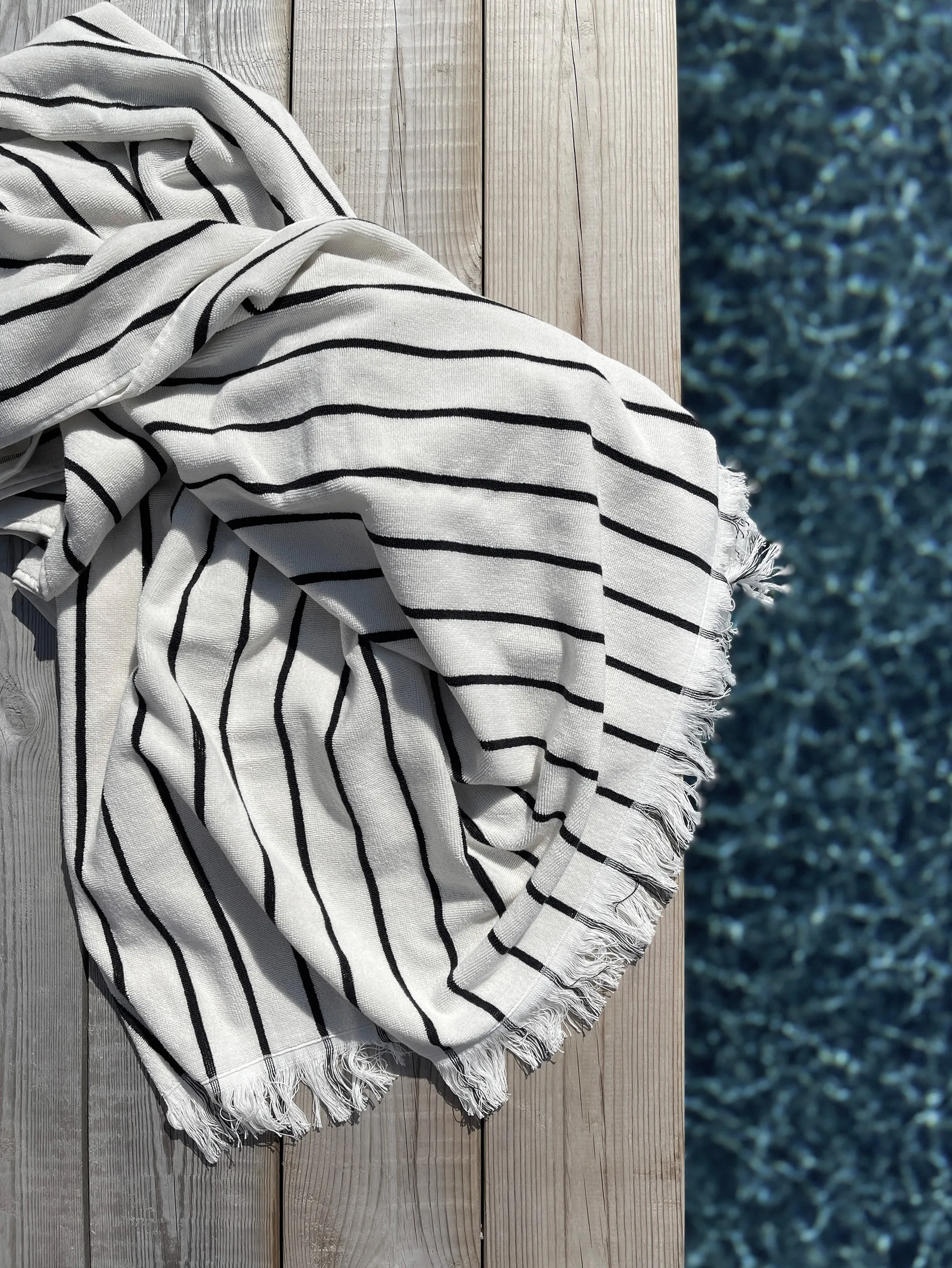 Toalha Juno 100x180 cm, Preto Tell Me More