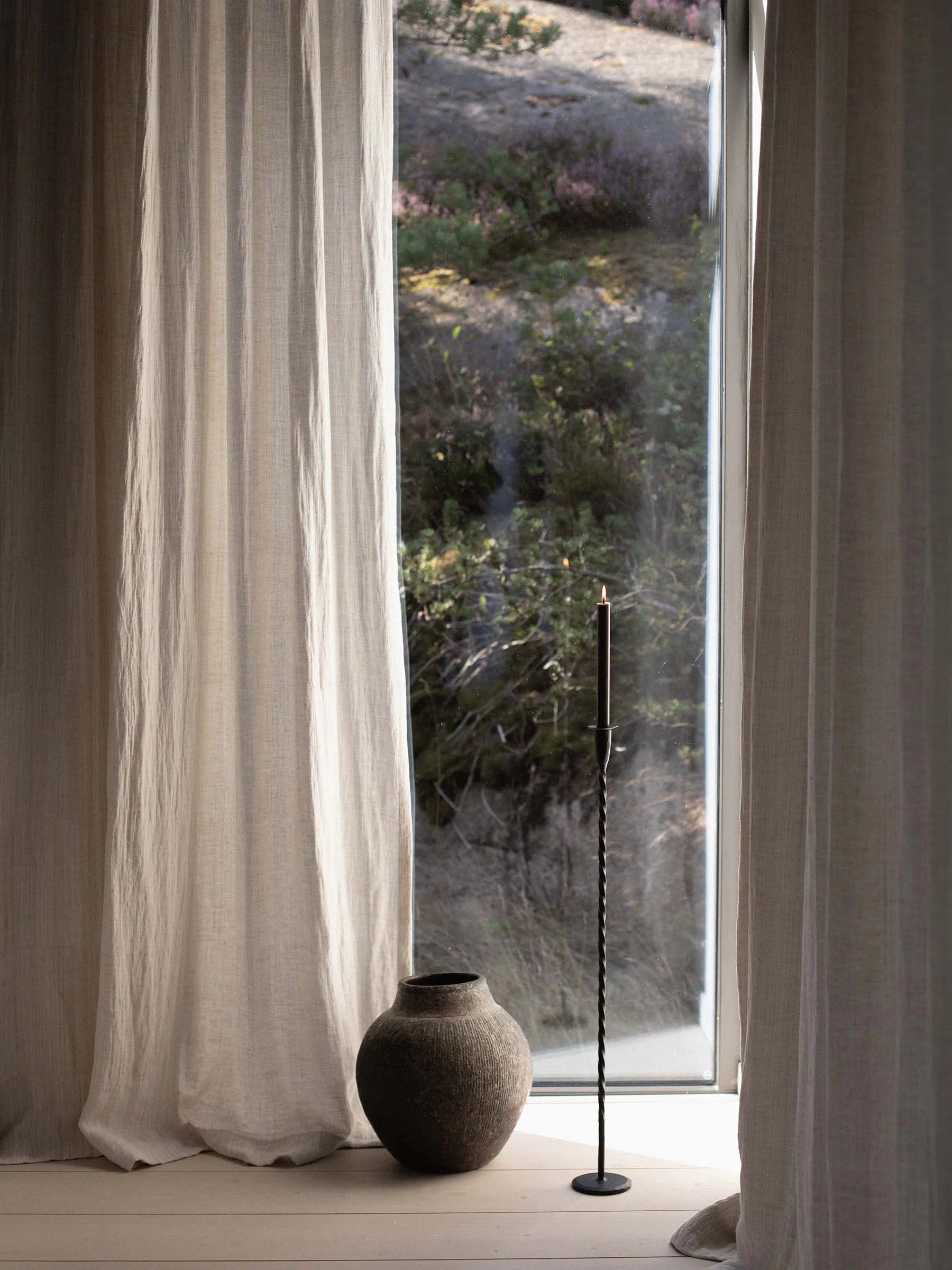 Twist castiçal de chão 80 cm, Preto Tell Me More