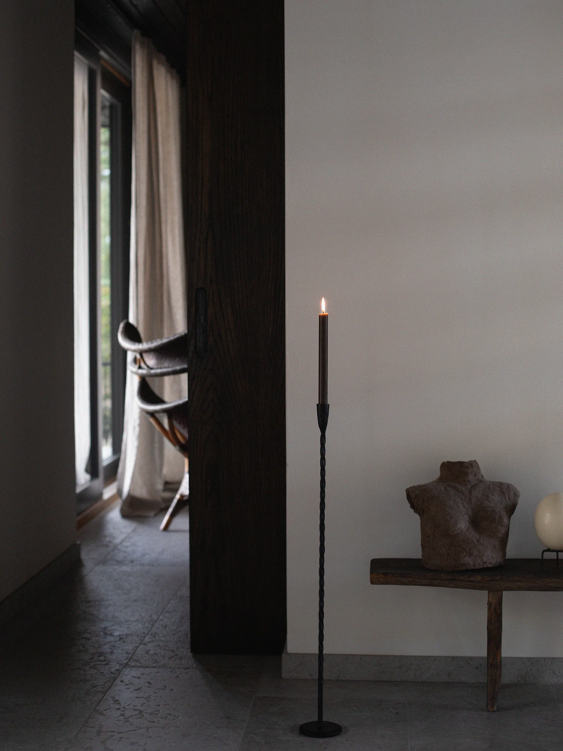 Twist castiçal de chão 80 cm, Preto Tell Me More