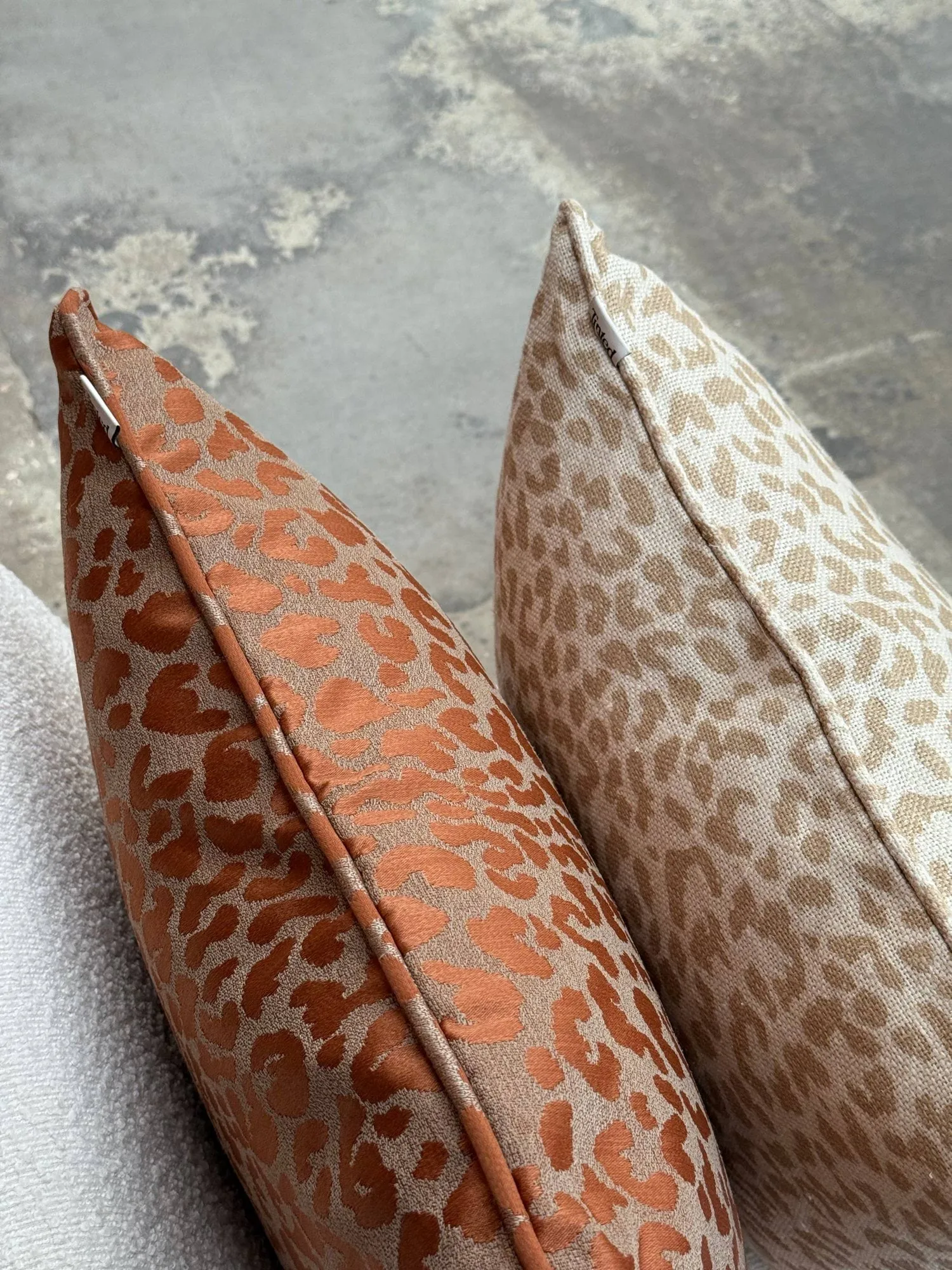 Almofada decorativa Norell, Leopard bege-off white, 50x50 cm Tinted