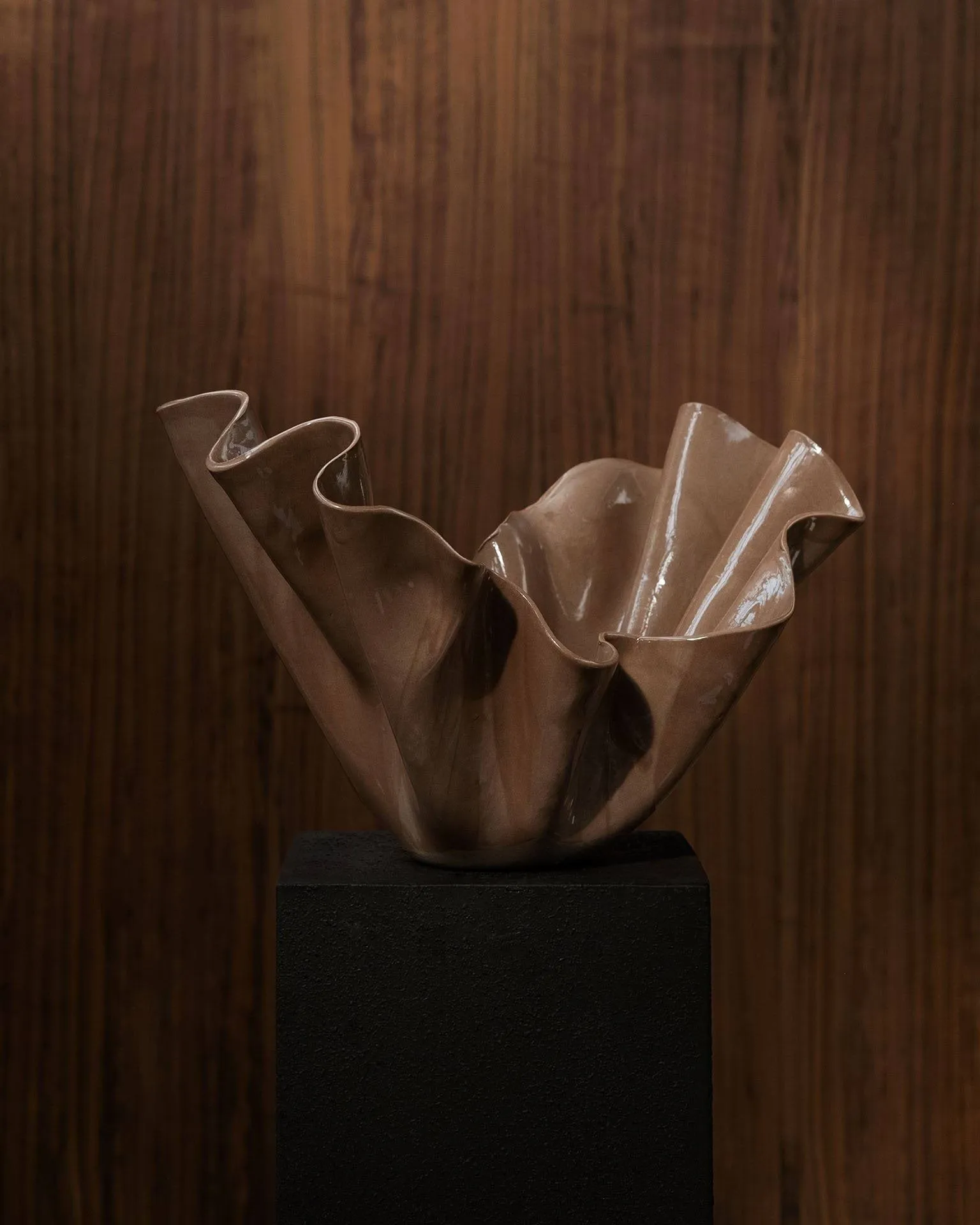 Amnell escultura, Brown, 39x25 cm Tinted