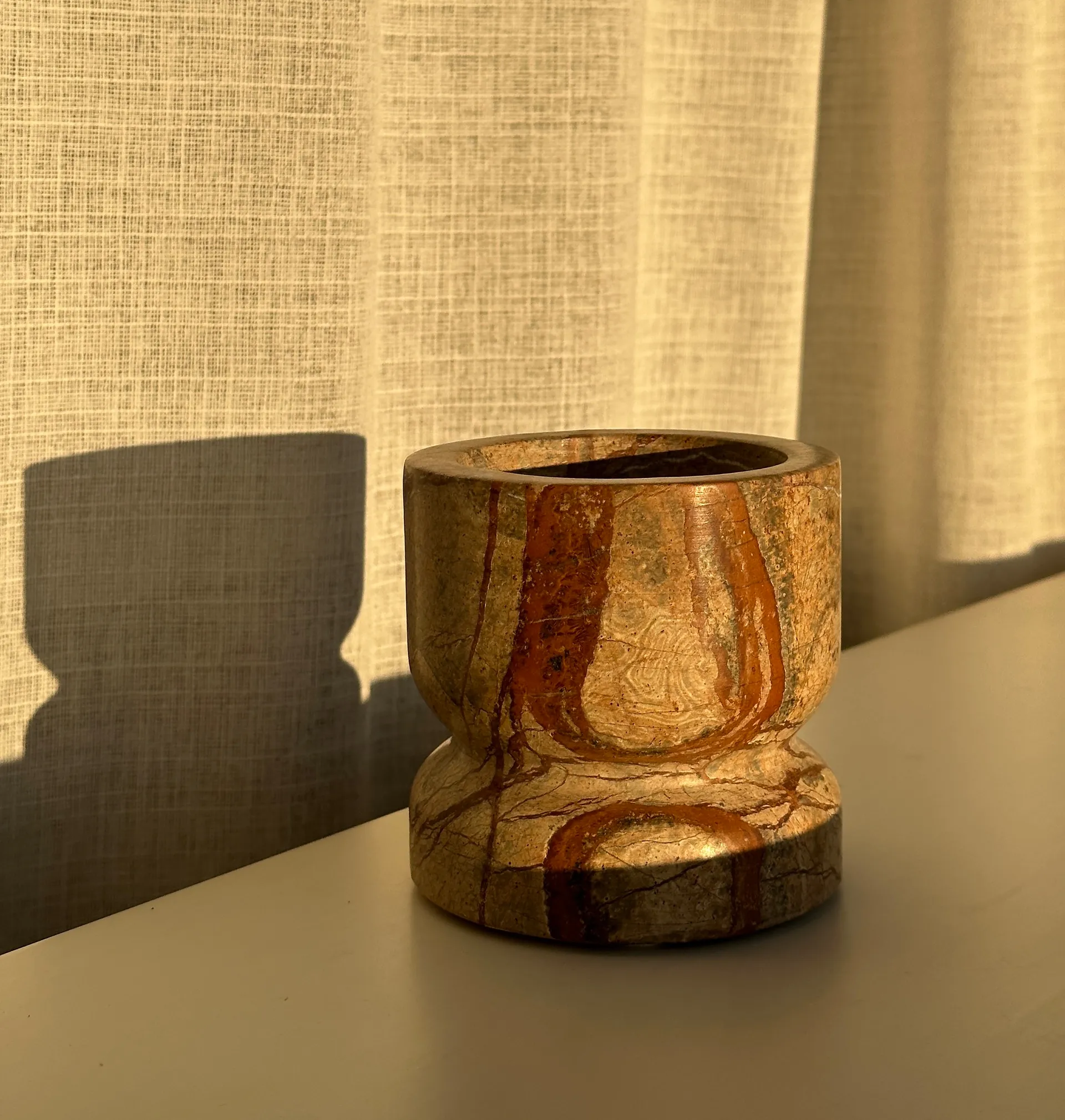 Tigela Dahl, Red stone Tinted