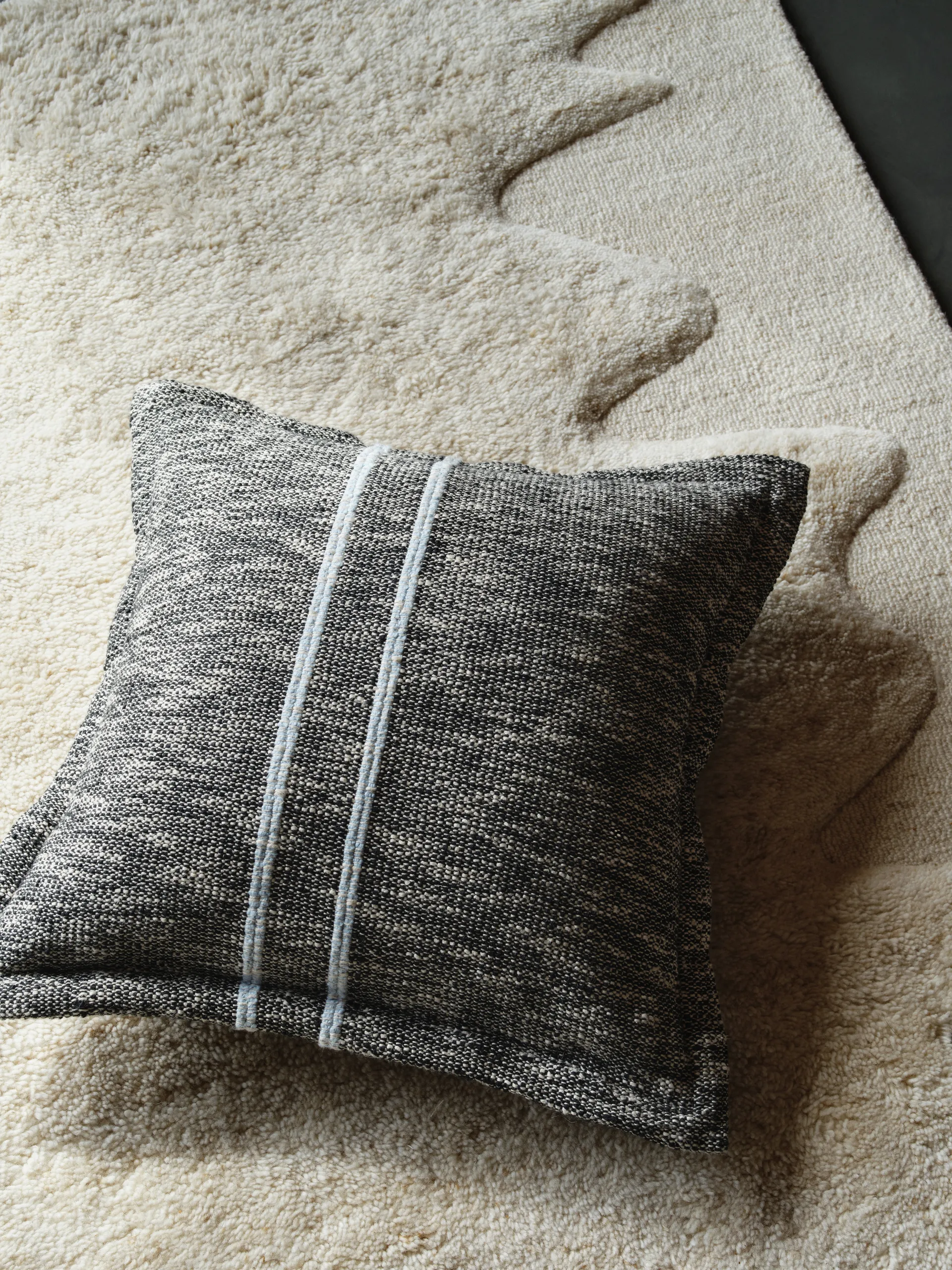 Almofada decorativa Track, Preto, 56x56 cm Tom Dixon