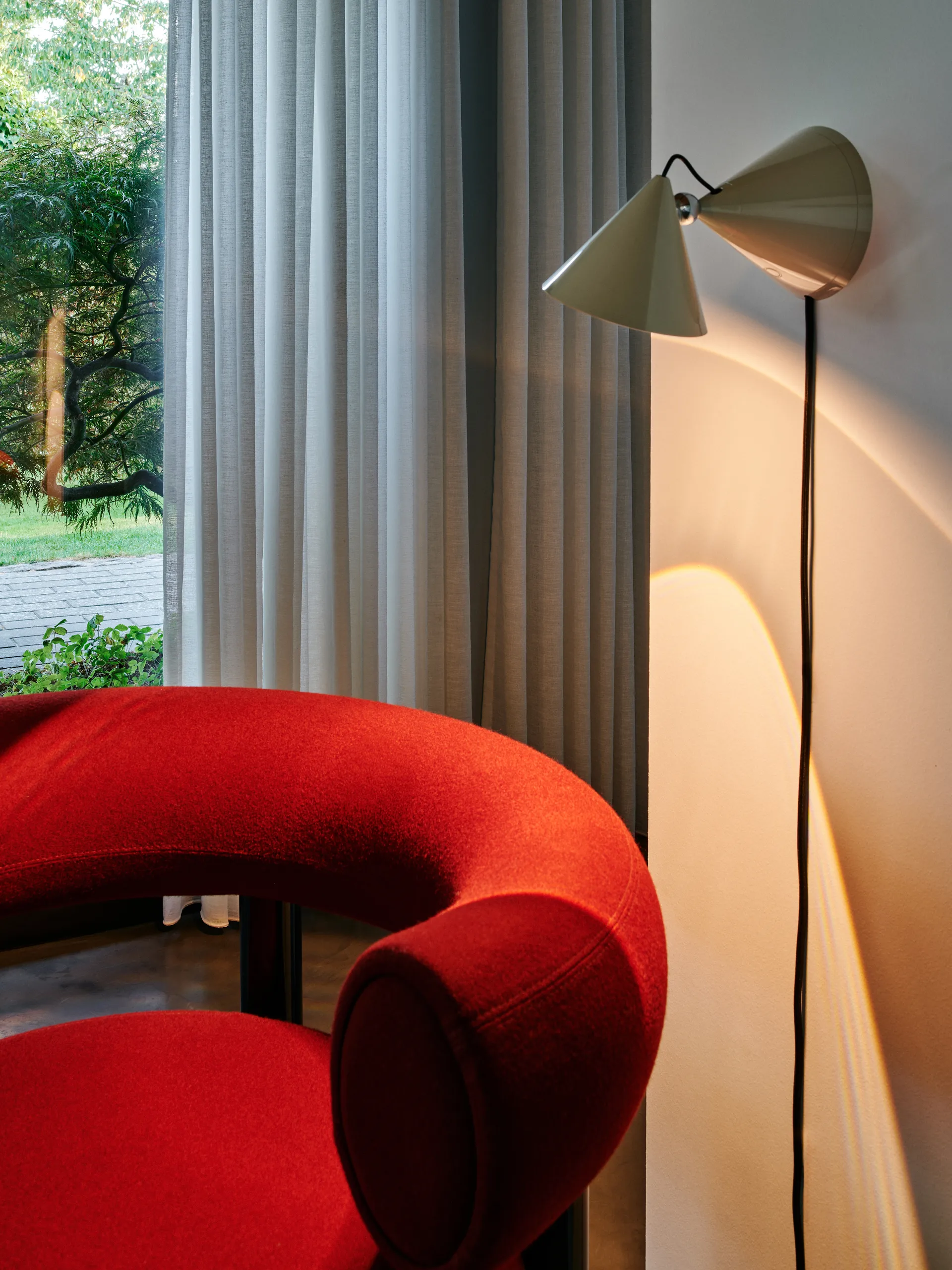 Aplique de parede Pose Surface, Massa  Tom Dixon