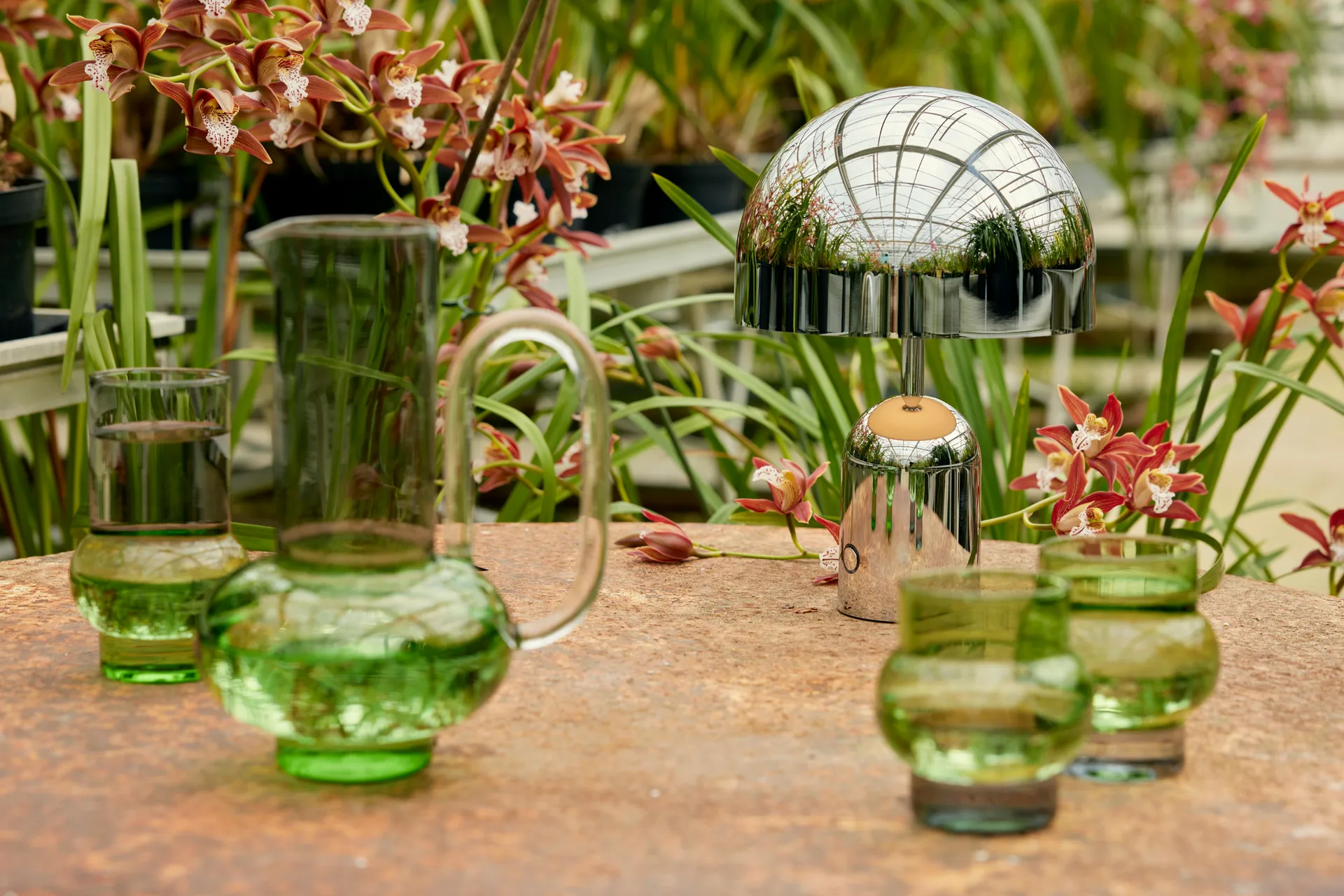 Bell candeeiro de mesa LED portátil 28 cm, Prateado Tom Dixon