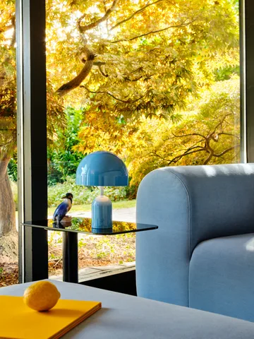 Candeeiro de mesa LED portátil Bell 28 cm - Azul bebê - Tom Dixon