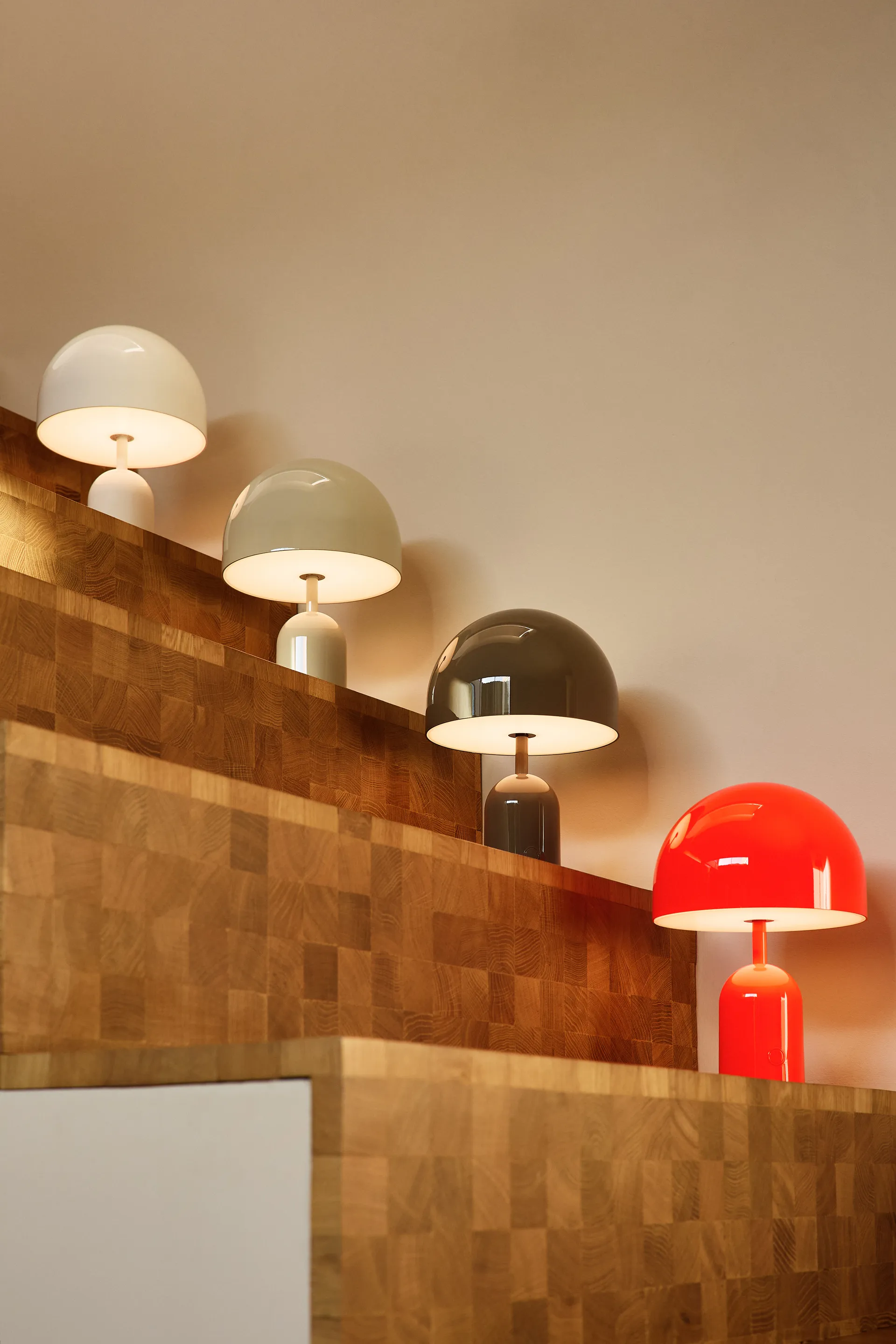 Candeeiro de mesa LED portátil Bell 28 cm, Cinzento Tom Dixon