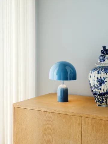 Candeeiro de mesa LED portátil Pose - Azul bebê - Tom Dixon