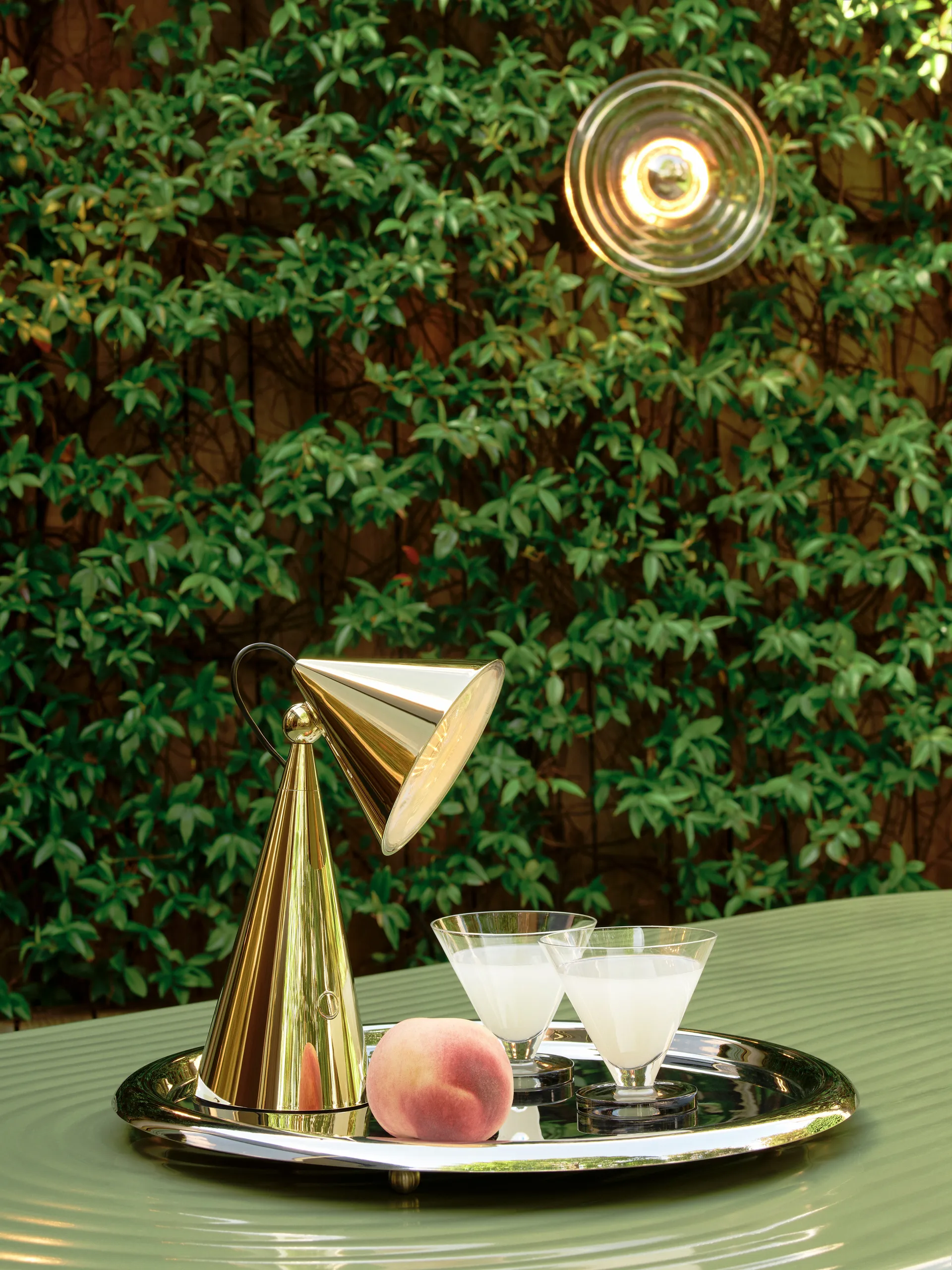 Candeeiro de mesa LED portátil Pose, Dourado Tom Dixon
