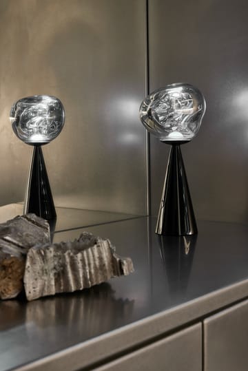 Melt candeeiro de mesa LED portátil 28,5 cm - Preto - Tom Dixon