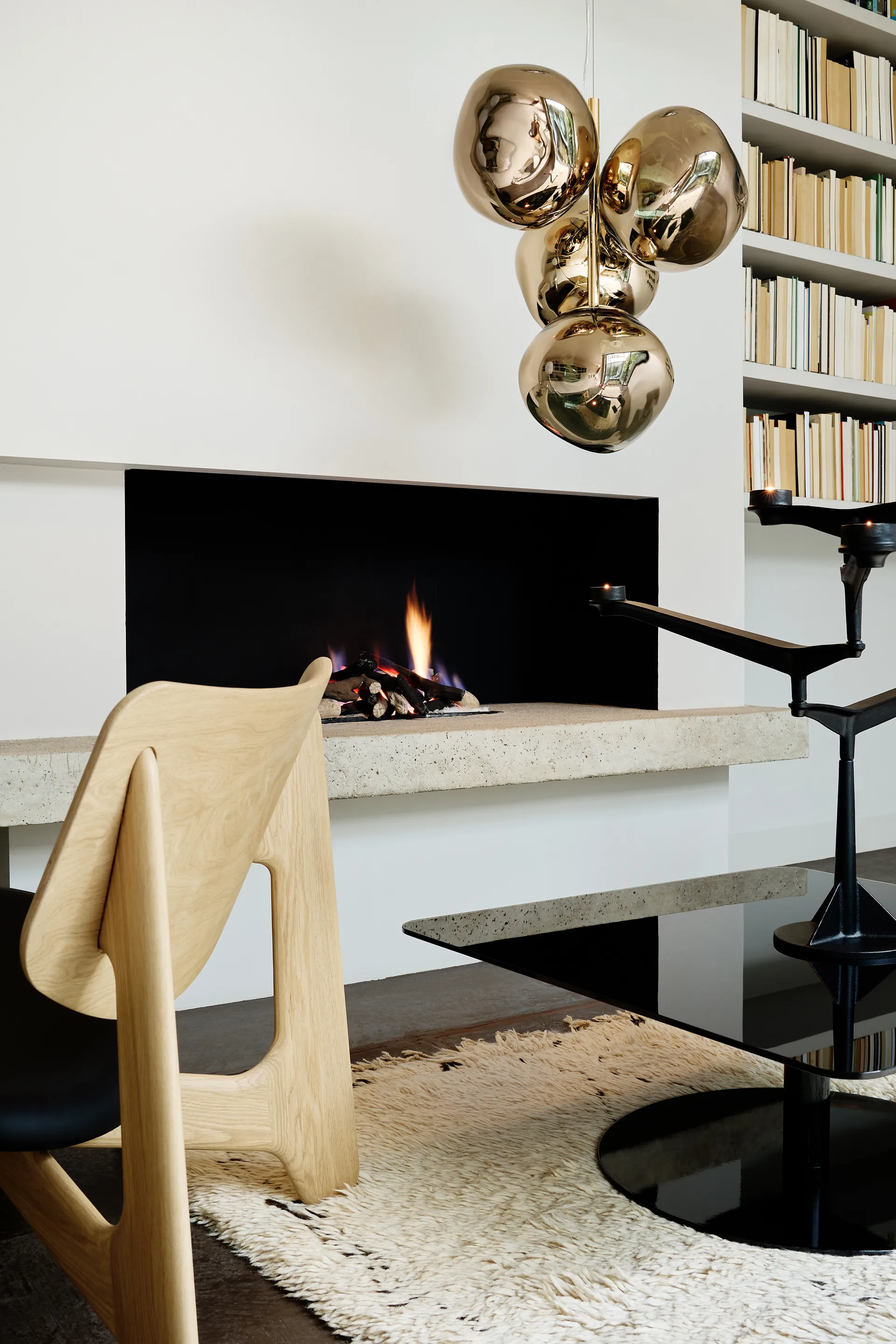 Melt Chandelier grande candeeiro de teto LED 196 cm, Dourado Tom Dixon