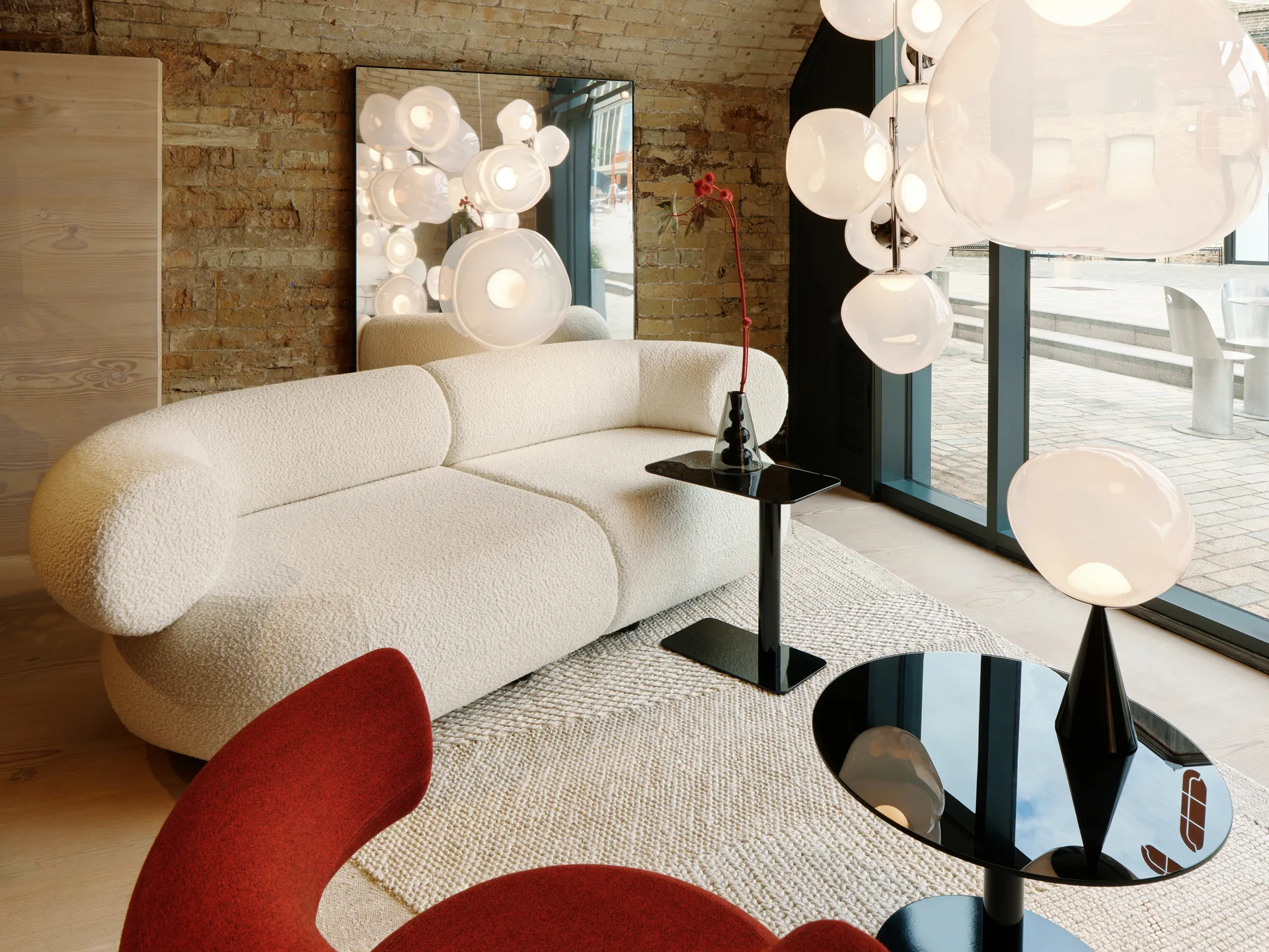 Melt Chandelier grande candeeiro de teto LED 196 cm, Ópalo-prateado Tom Dixon