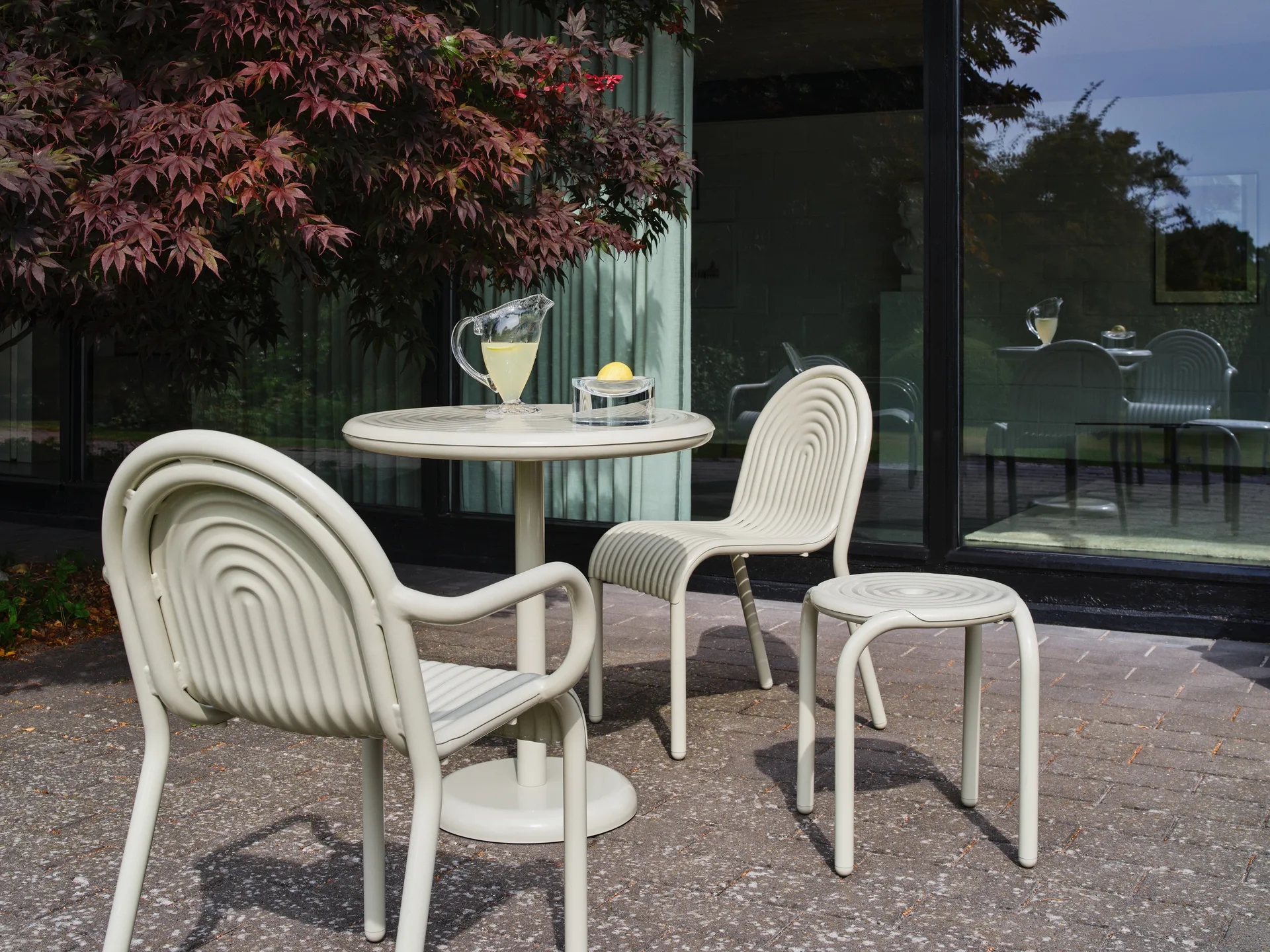 Mesa de café Groove redonda - Putty, Ø70 cm Tom Dixon