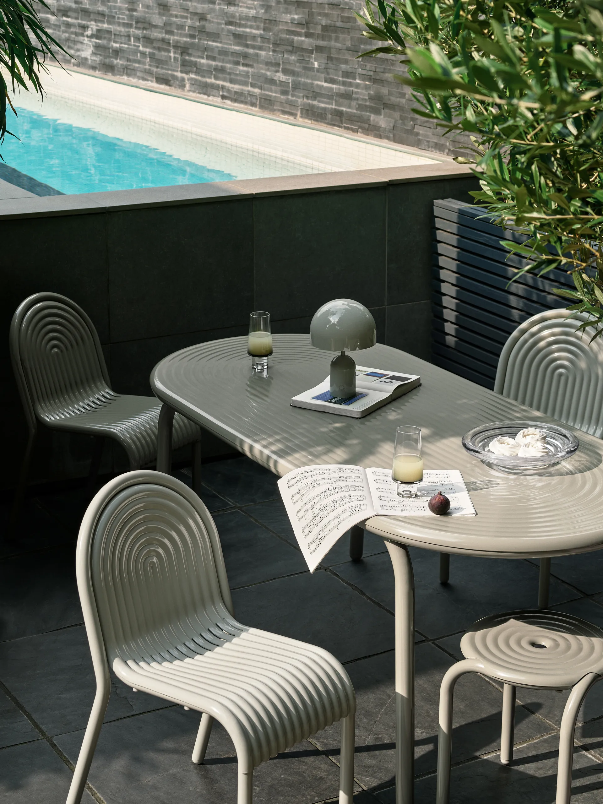 Mesa de jantar Groove Obround - Putty, 86x186 cm Tom Dixon