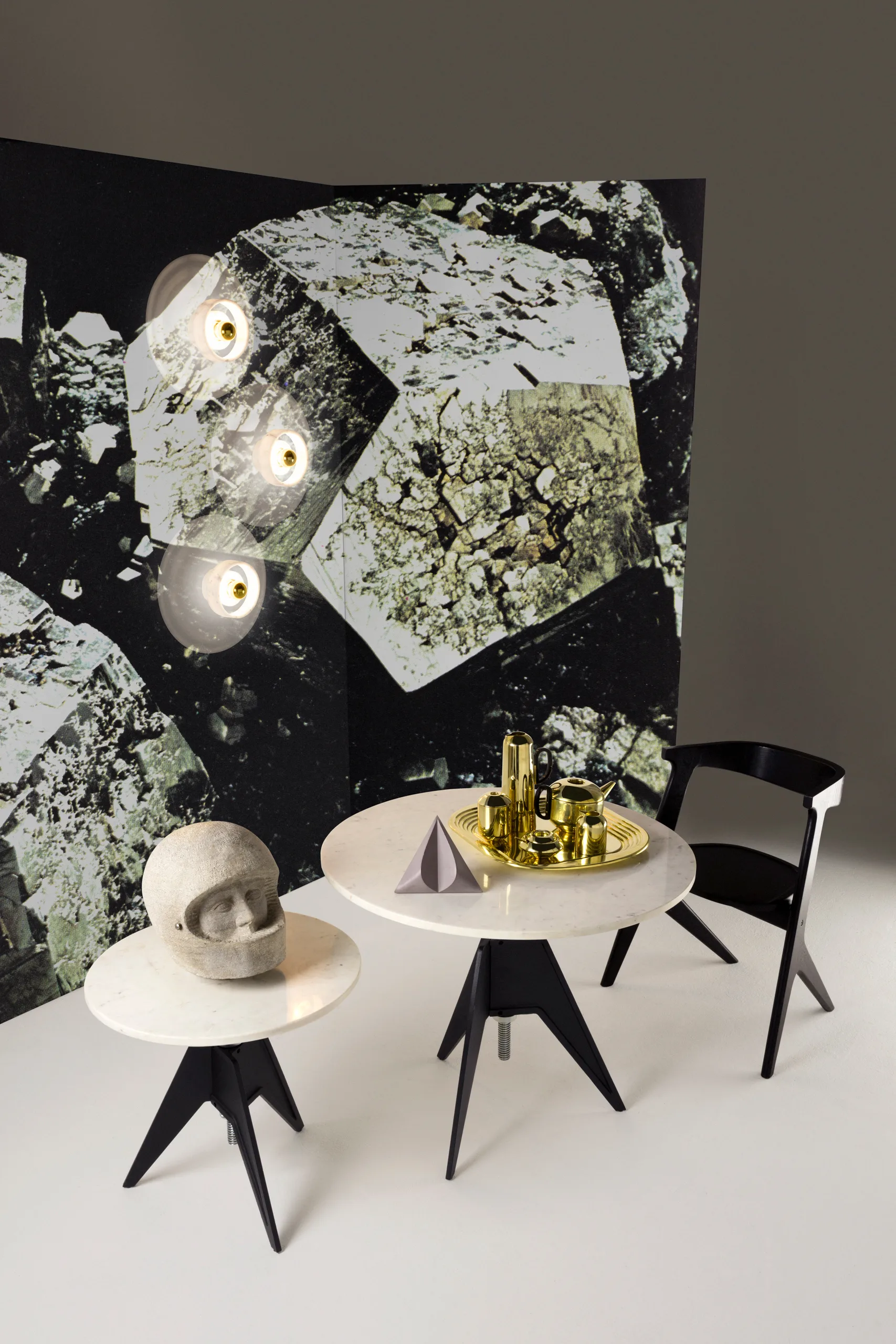 Screw mesa de café Ø60 cm, Mármore branco-ferro fundido Tom Dixon