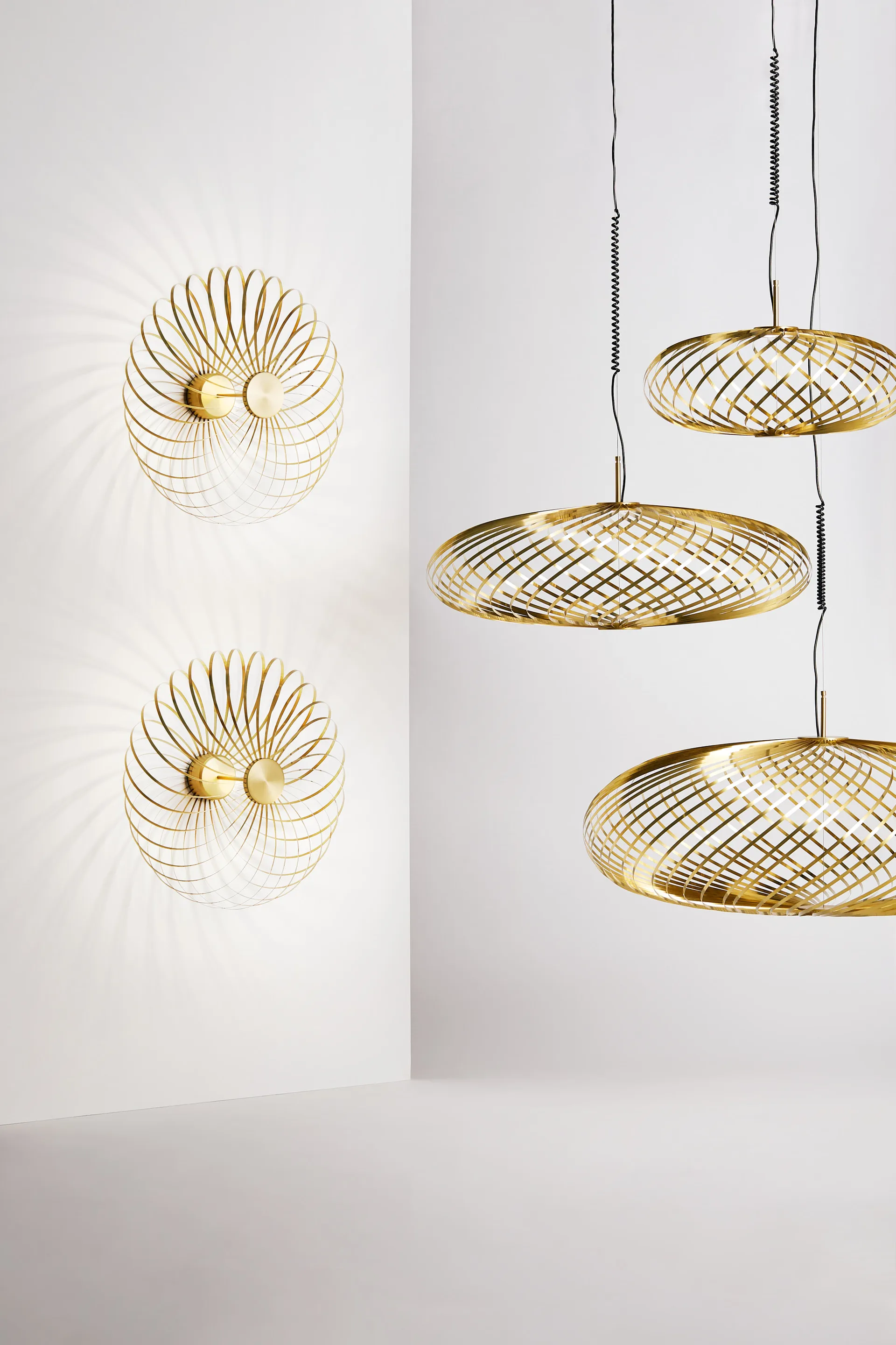 Spring candeeiro suspenso LED latão, Médio Tom Dixon