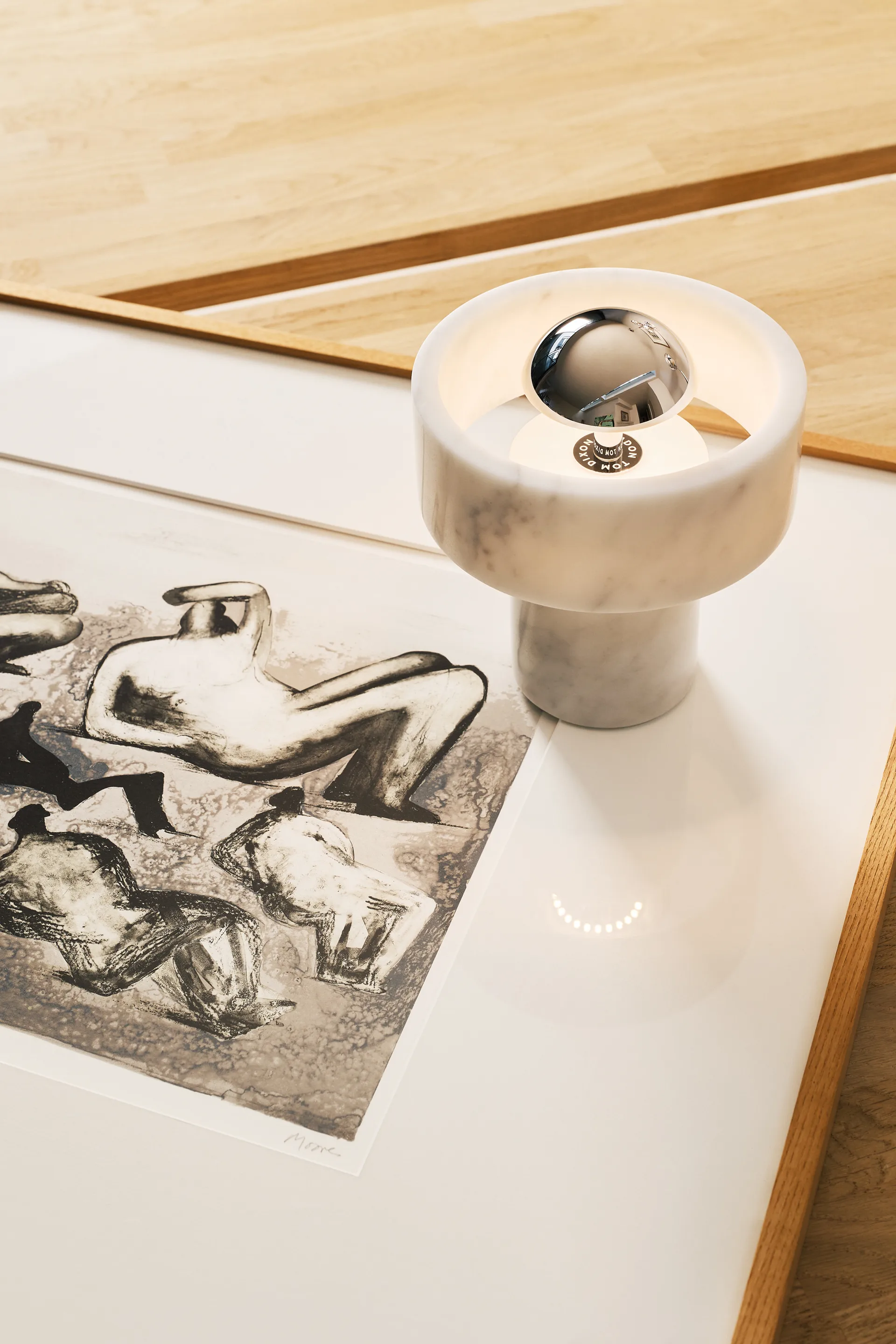 Stone candeeiro de mesa LED portátil 28 cm, Mármore-dourado Tom Dixon