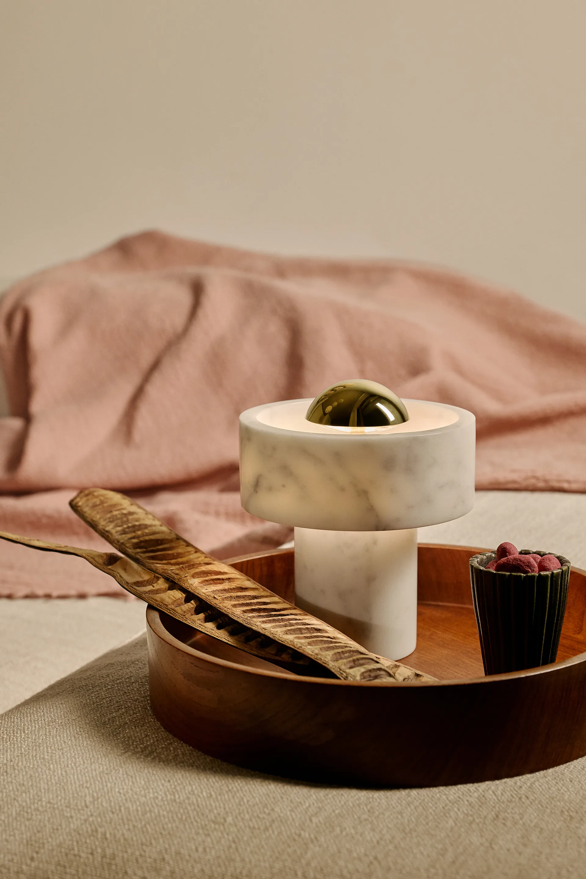 Stone candeeiro de mesa LED portátil 28 cm, Mármore-prateado Tom Dixon