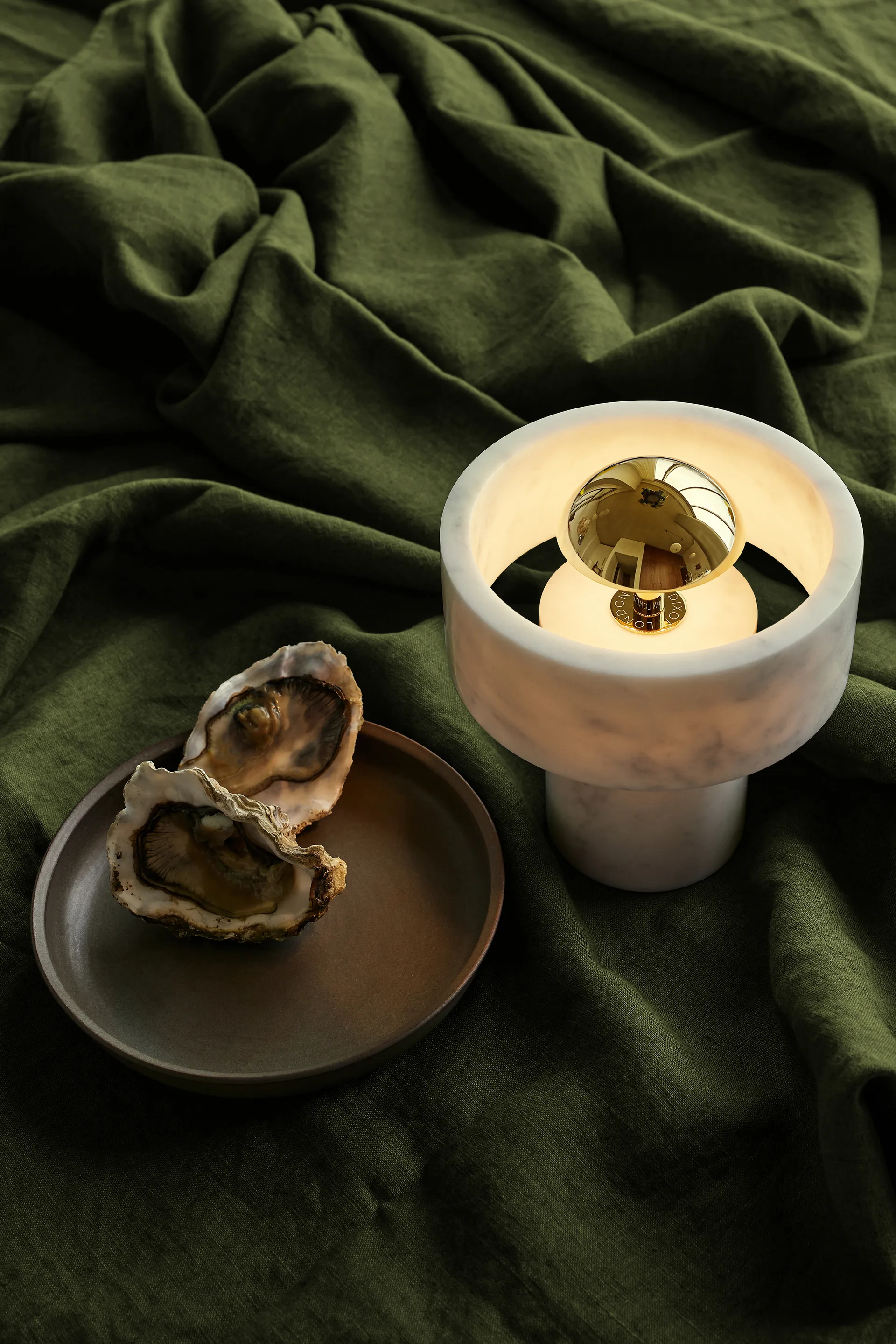 Stone candeeiro de mesa LED portátil 28 cm, Mármore-prateado Tom Dixon