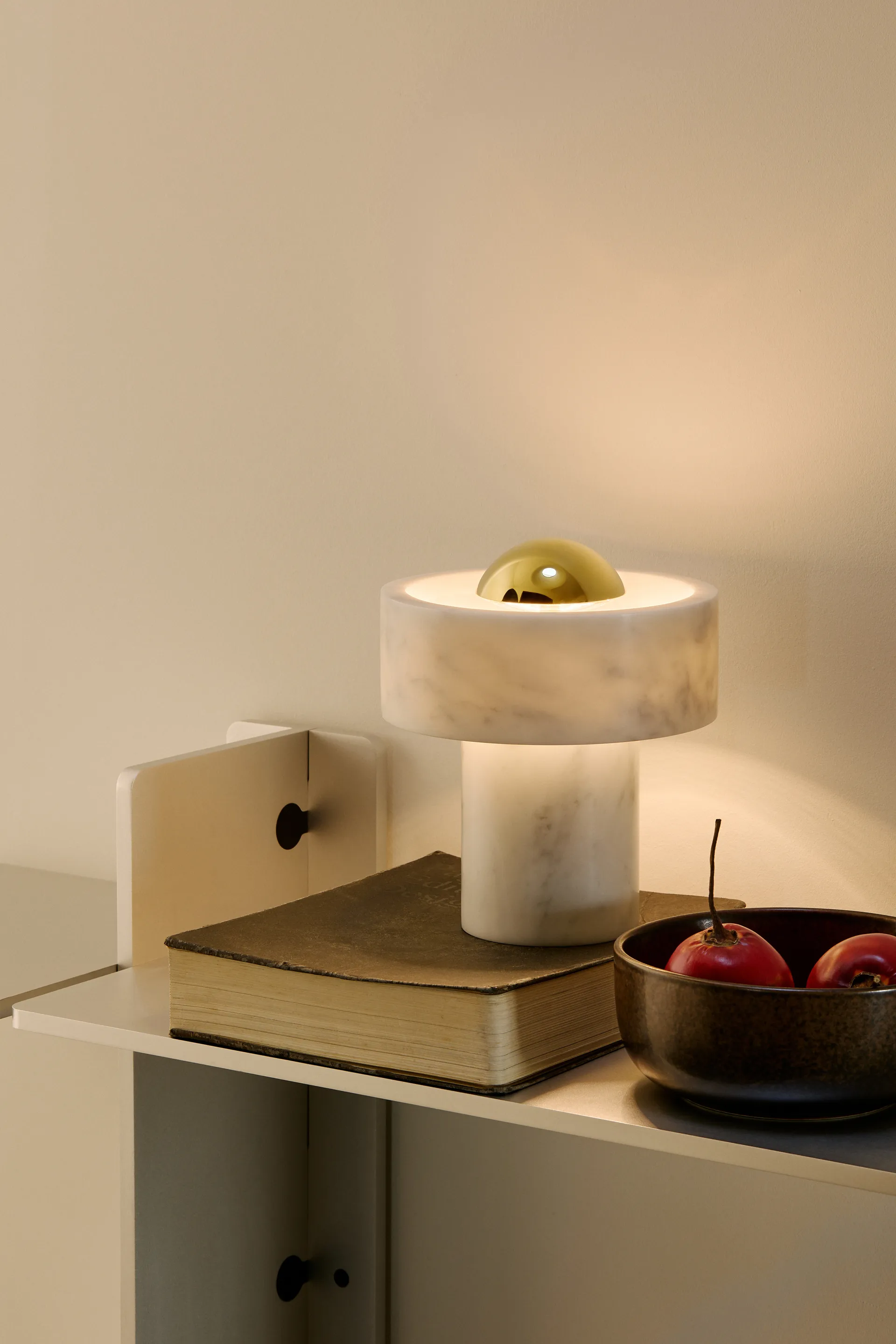 Stone candeeiro de mesa LED portátil 28 cm, Mármore-prateado Tom Dixon