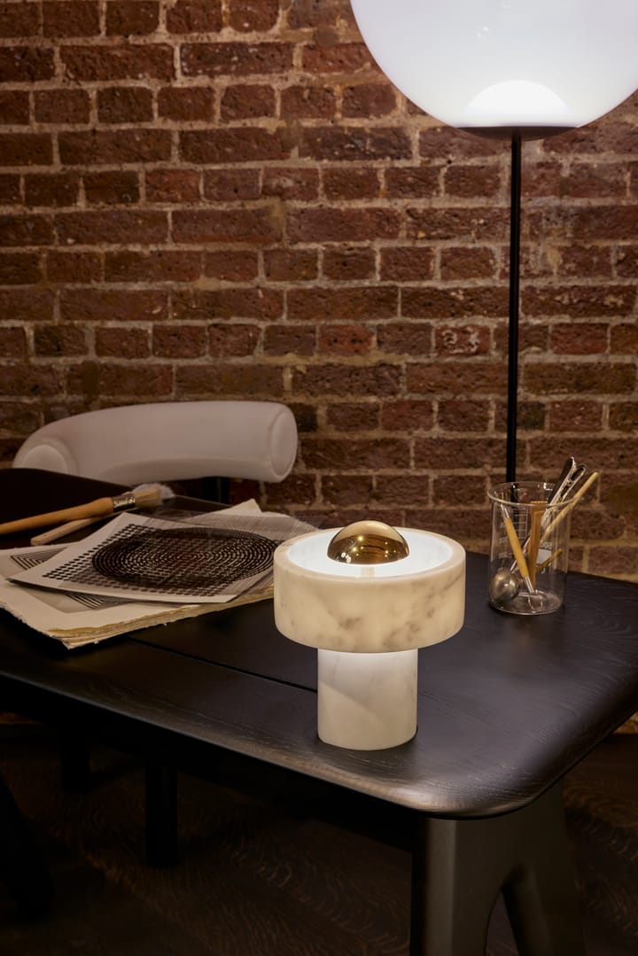 Stone candeeiro de mesa LED portátil 28 cm, Mármore-prateado Tom Dixon