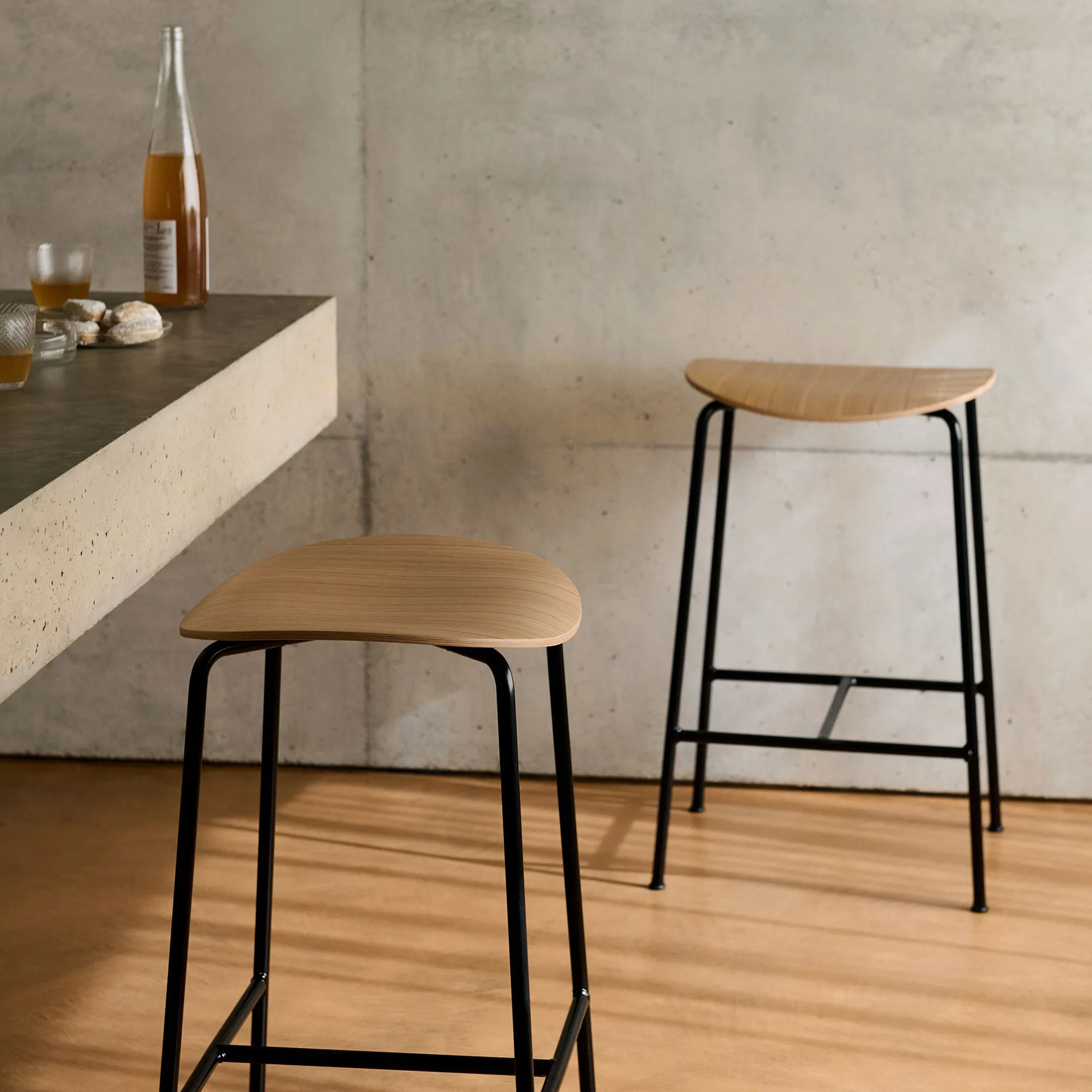 Banco de bar Pavilion AV38 79 cm, Black-lacquered oak &Tradition