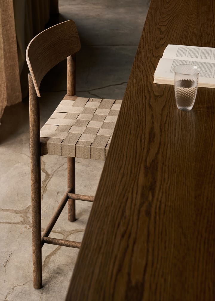 Banqueta Betty TK12 Counter Chair 65 cm, Linho natural-carvalho fumado &Tradition