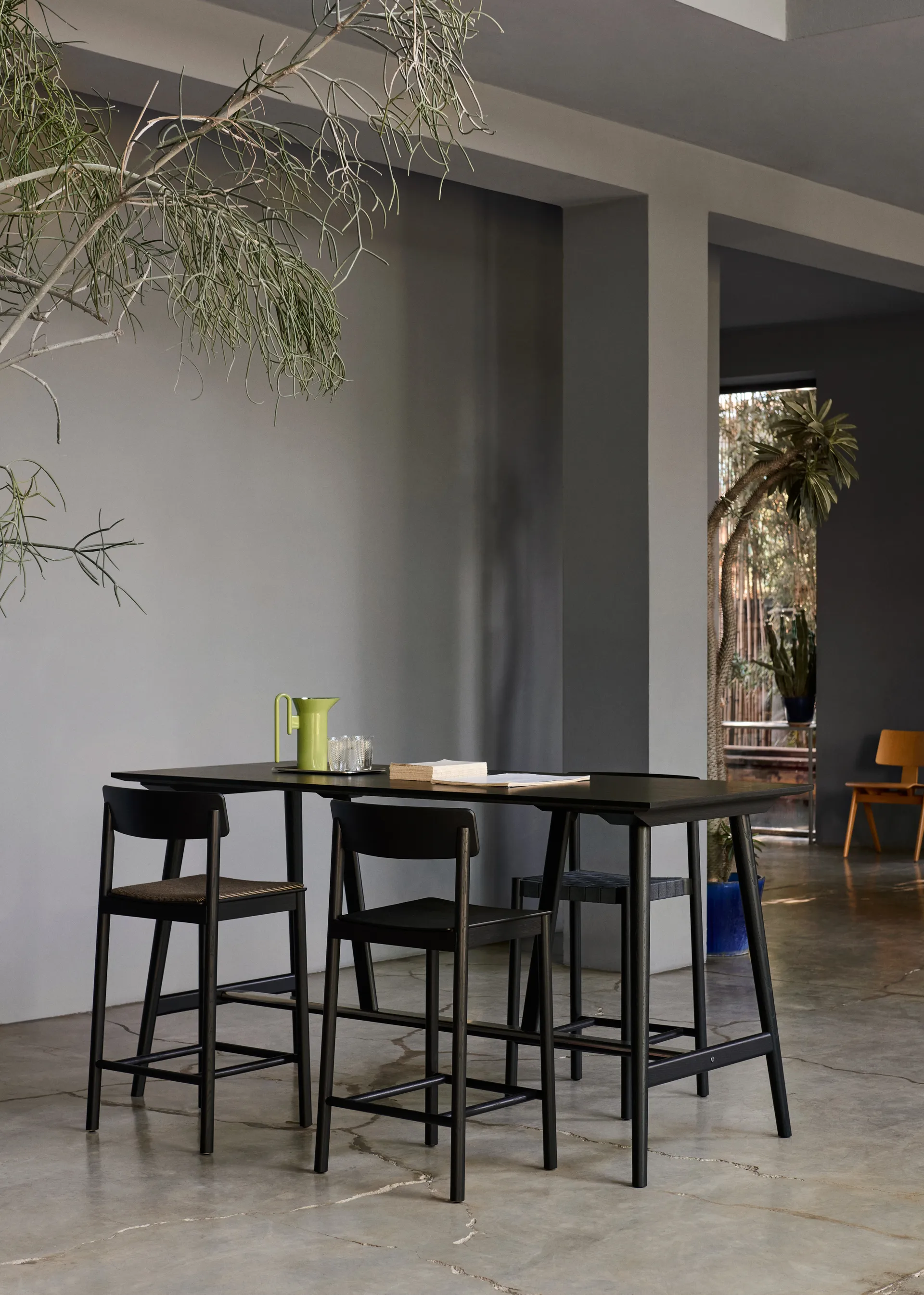 Banqueta Betty TK13 Counter Chair 65 cm, Carvalho fumado &Tradition