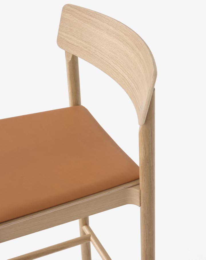 Banqueta Betty TK14 Counter Chair 65 cm, Couro cor de conhaque Noble-carvalho lacado &Tradition
