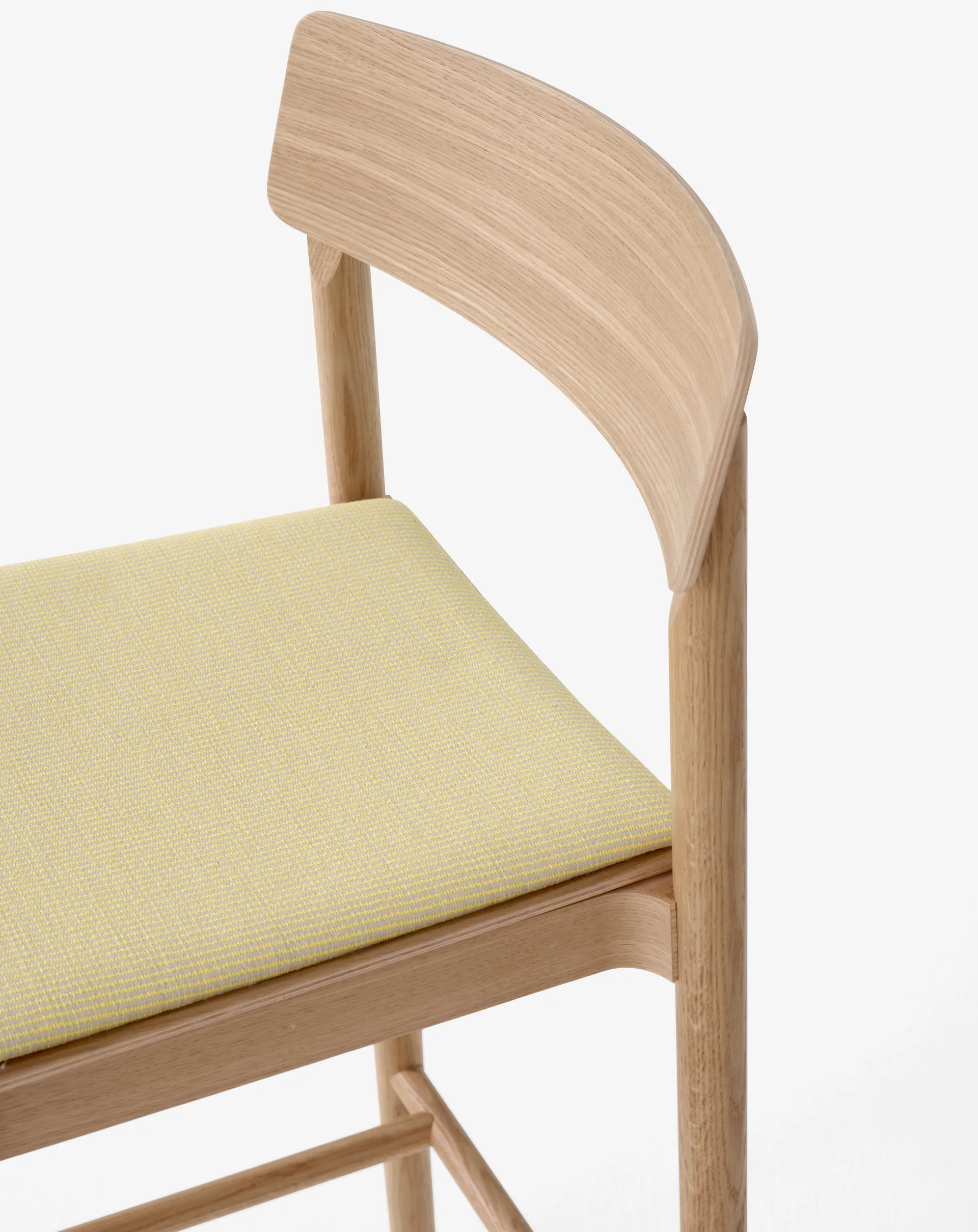 Banqueta Betty TK17 Bar Chair 75 cm, Fuse 0421-carvalho lacado &Tradition