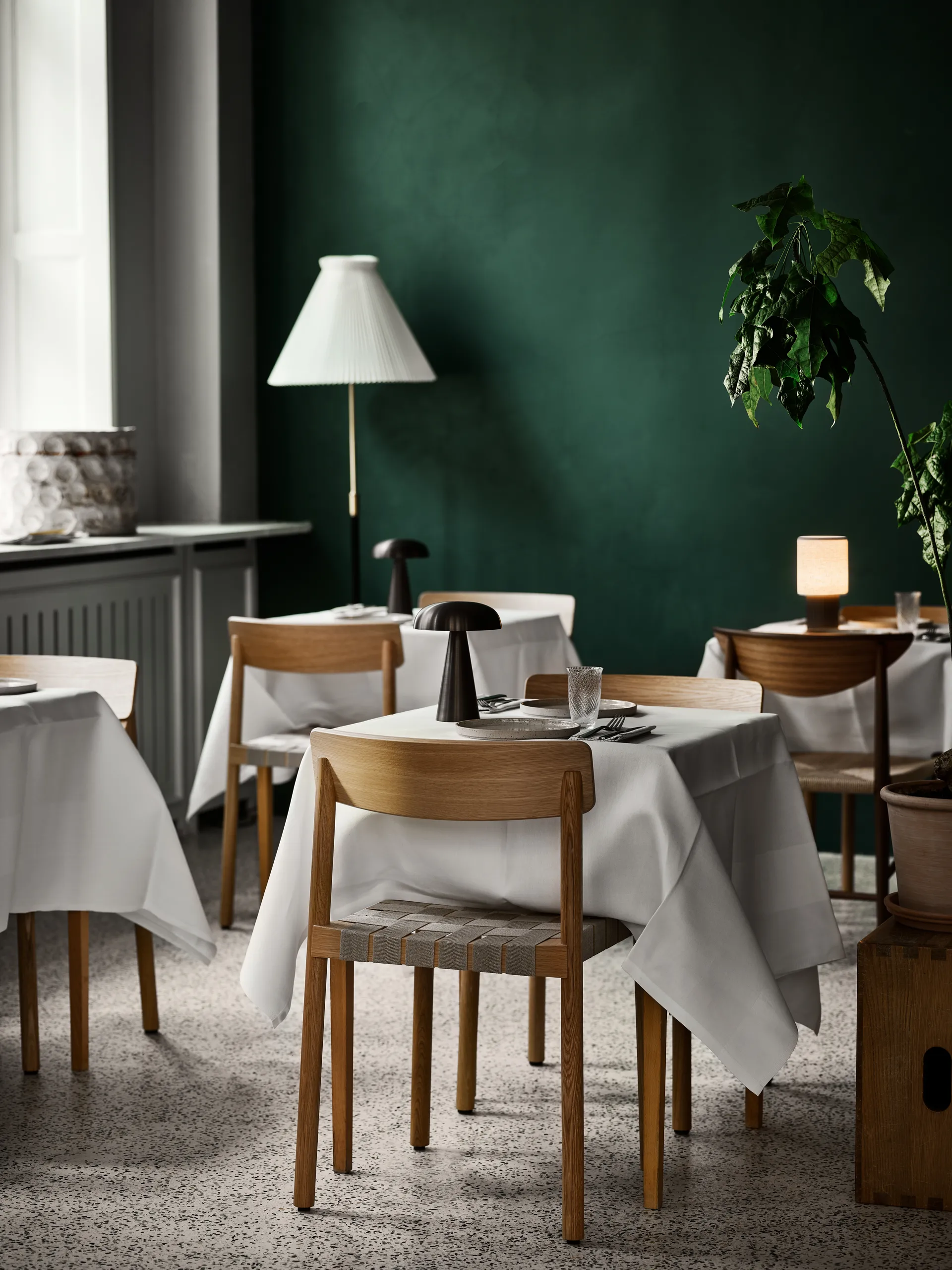 Cadeira Betty TK1, Carvalho, assento de linho trançado natural &Tradition