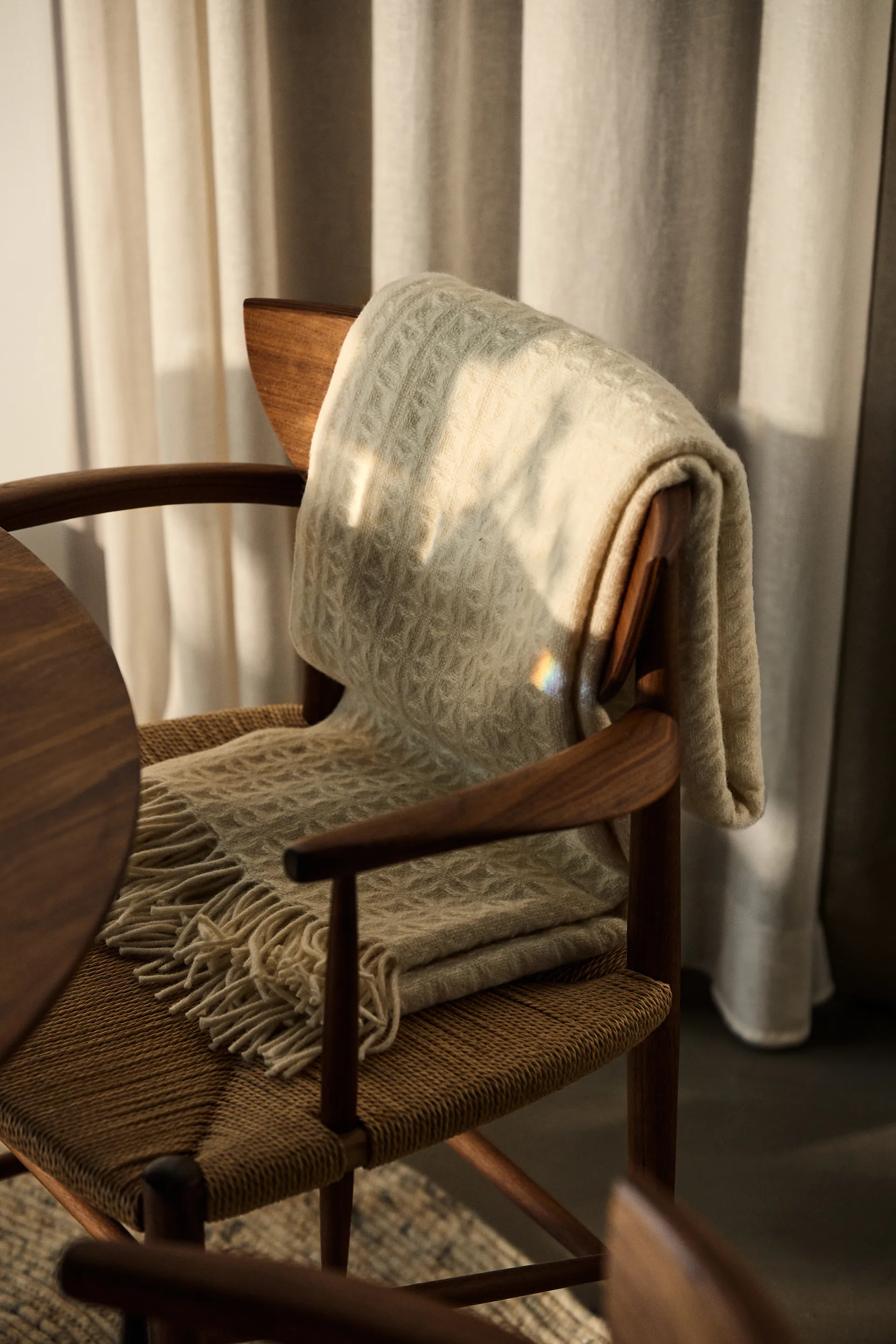 Cadeira Drawn HM3, Walnut &Tradition