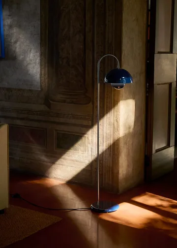 Candeeiro de chão Flowerpot VP12 - Azul aço - &Tradition