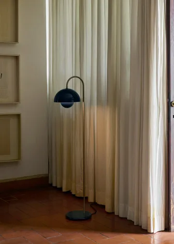 Candeeiro de chão Flowerpot VP12 - Azul aço - &Tradition