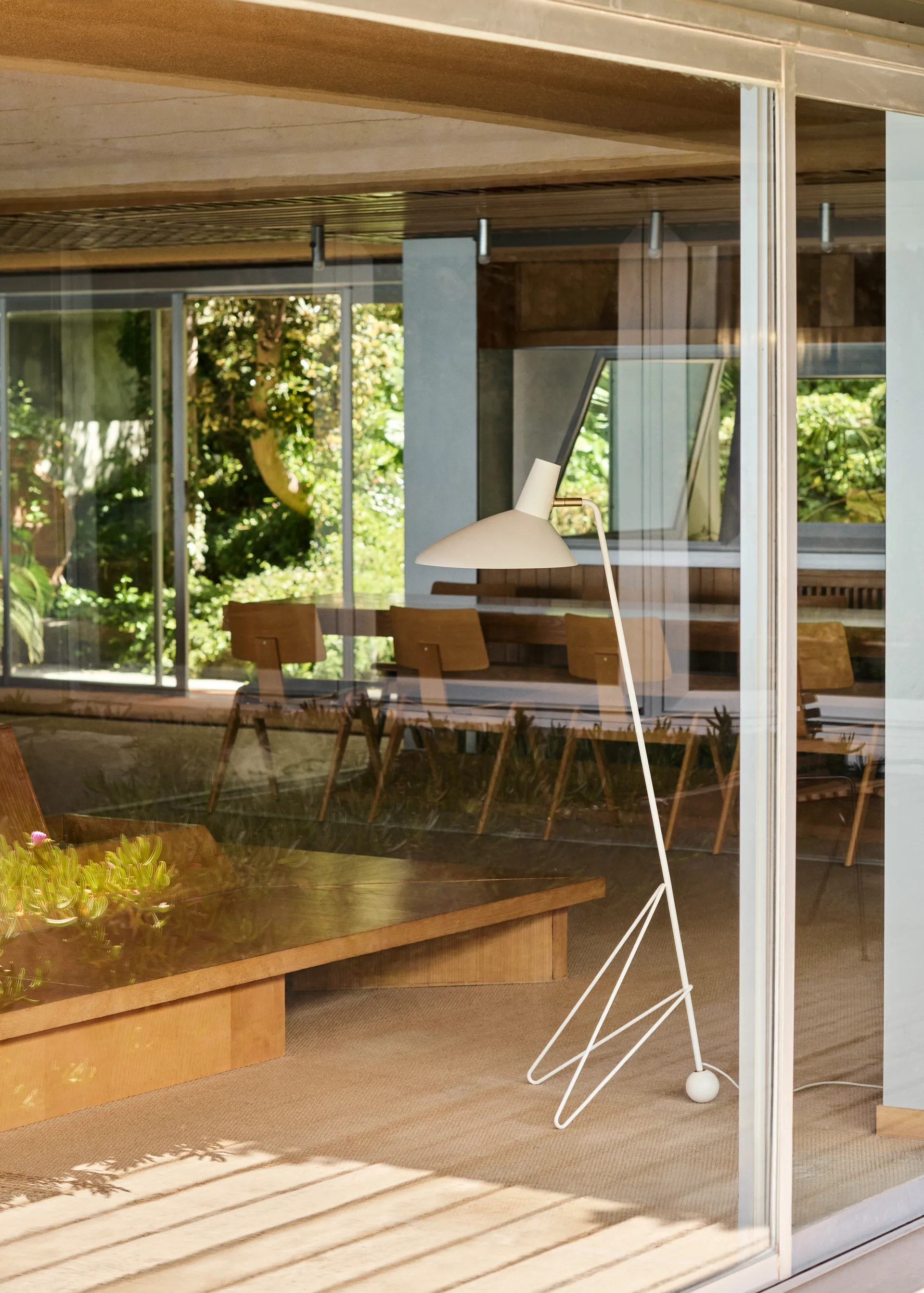 Candeeiro de chão Tripod HM8, Matt white &Tradition