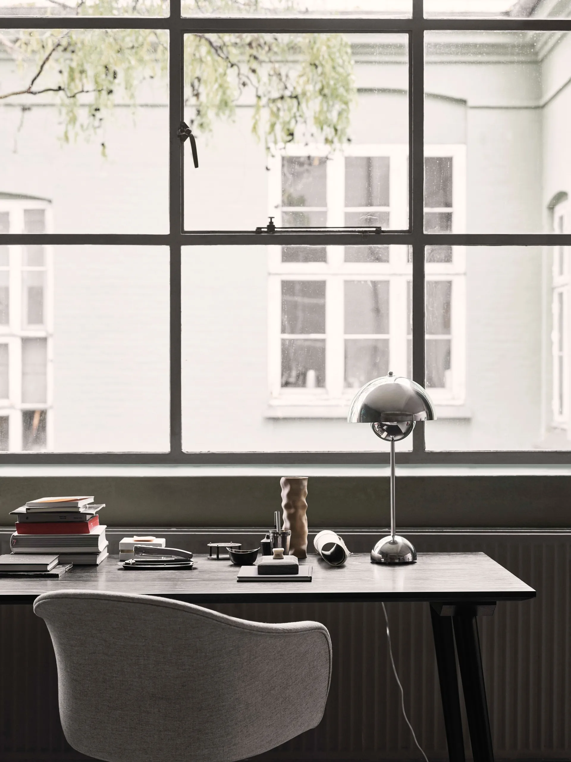 Candeeiro de mesa FlowerPot VP3, Banhado a cromo &Tradition