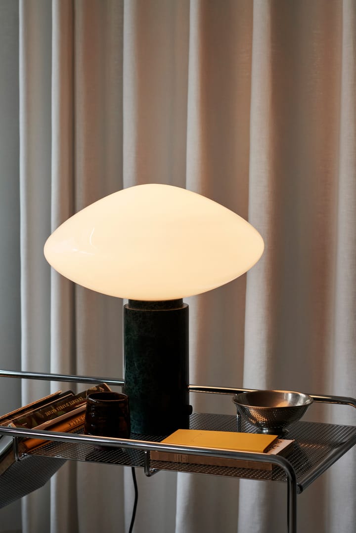 Candeeiro de mesa Mist AP17 Ø37 cm, Branco mate & Guatemala Verde &Tradition