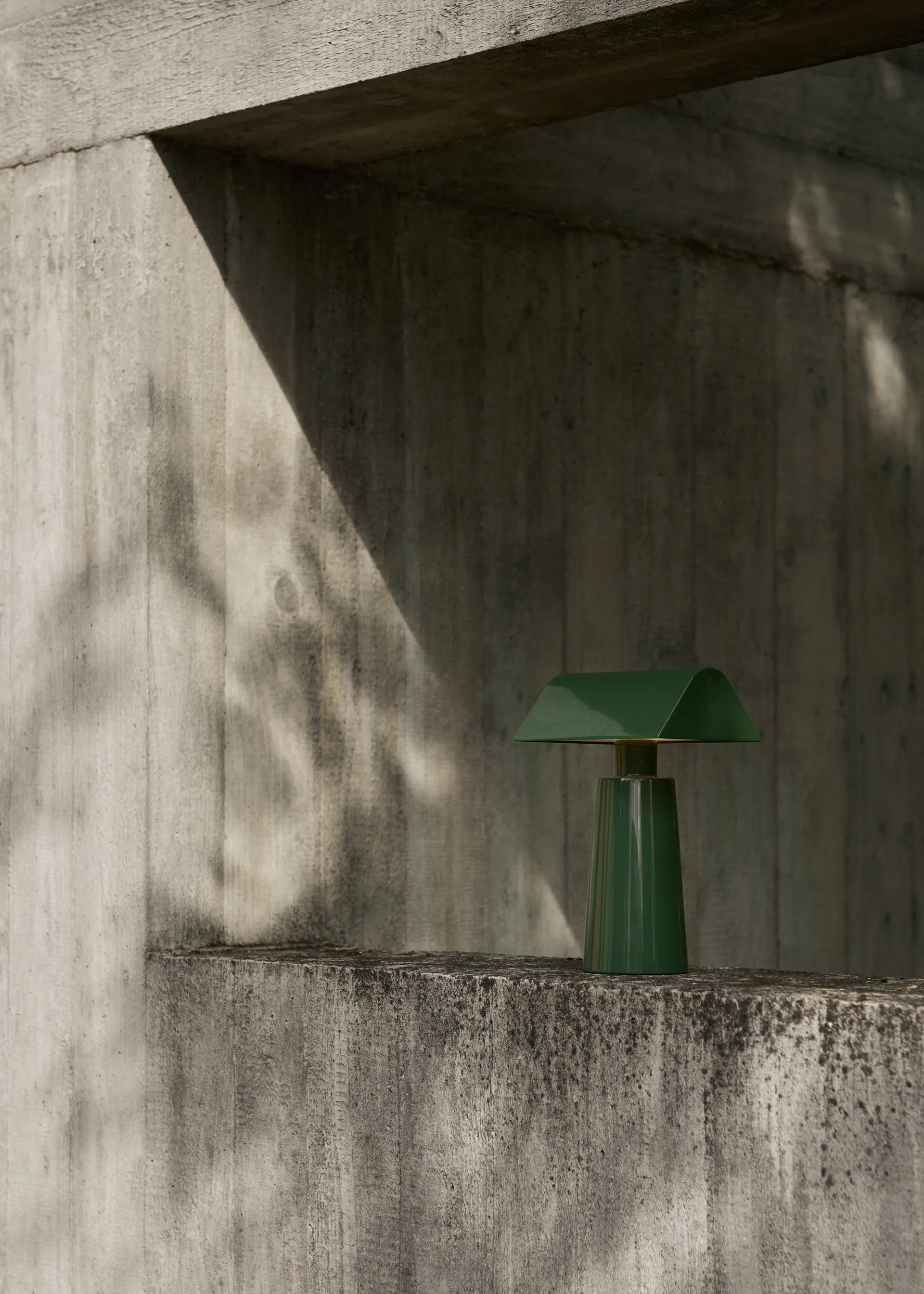 Candeeiro de mesa portátil Caret MF1, Floresta &Tradition