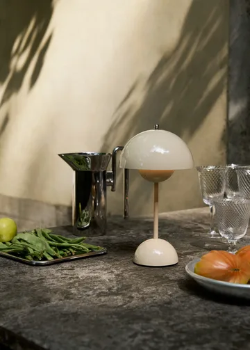 Candeeiro de mesa portátil Flowerpot VP9 - Marfim - &Tradition