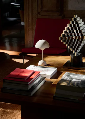 Candeeiro de mesa portátil Flowerpot VP9 - Marfim - &Tradition