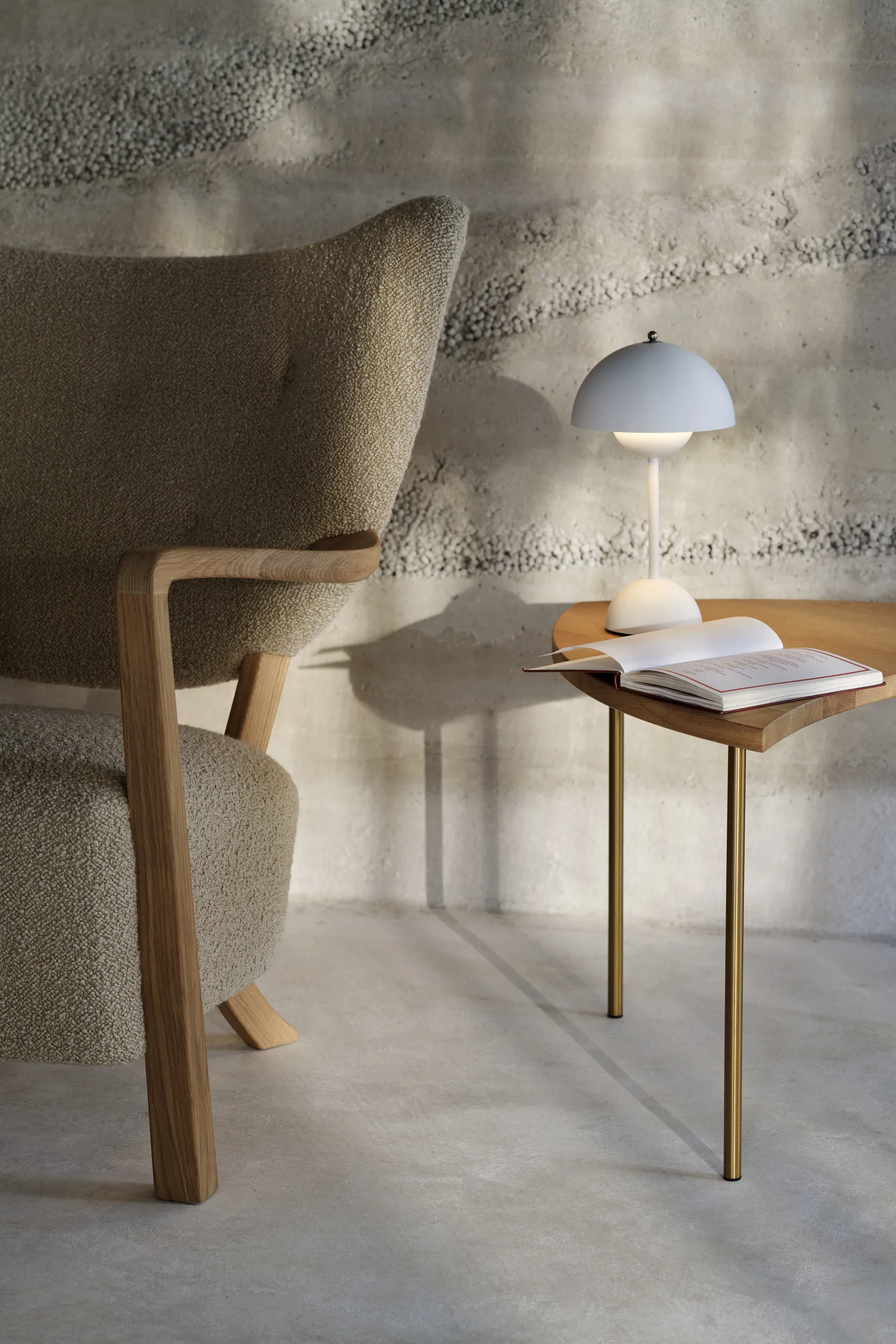 Candeeiro de mesa portátil Flowerpot VP9, matte white &Tradition